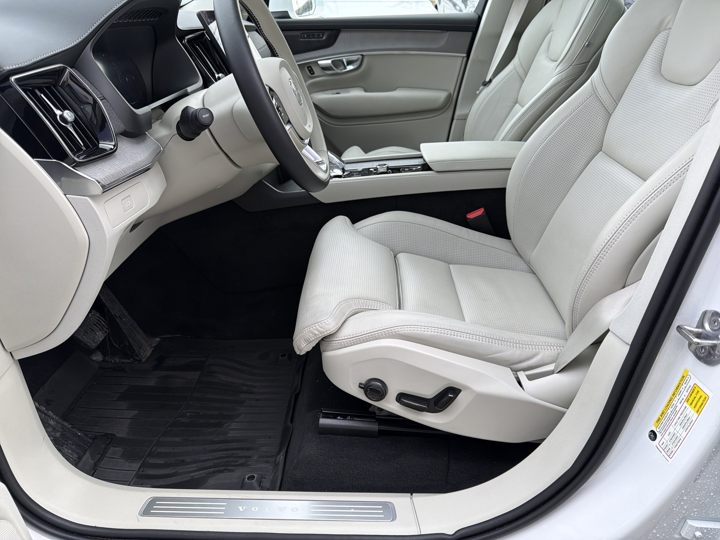 2026 Volvo XC90 Ultra - Photo 12