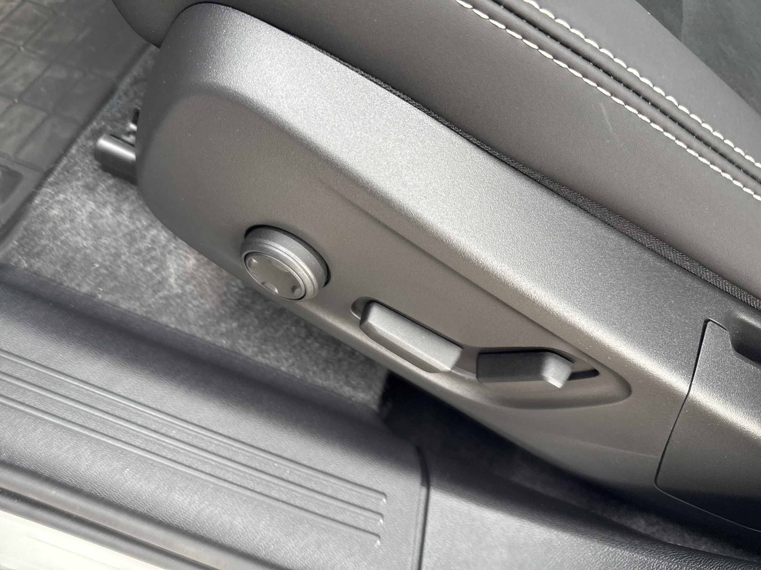 2026 Volvo XC40 Ultra Black Edition - Photo 24