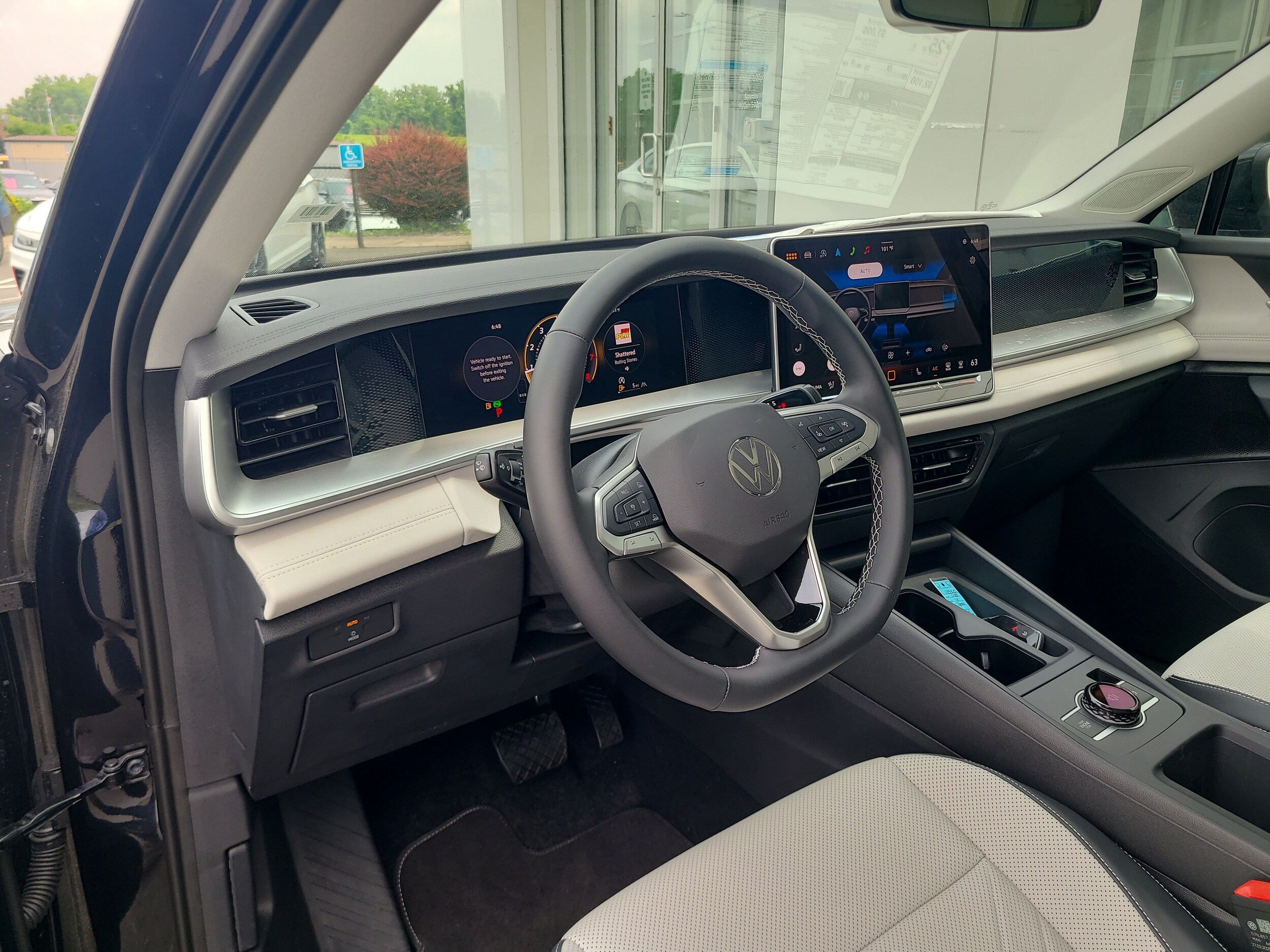 2025 Volkswagen Tiguan SE - Photo 23