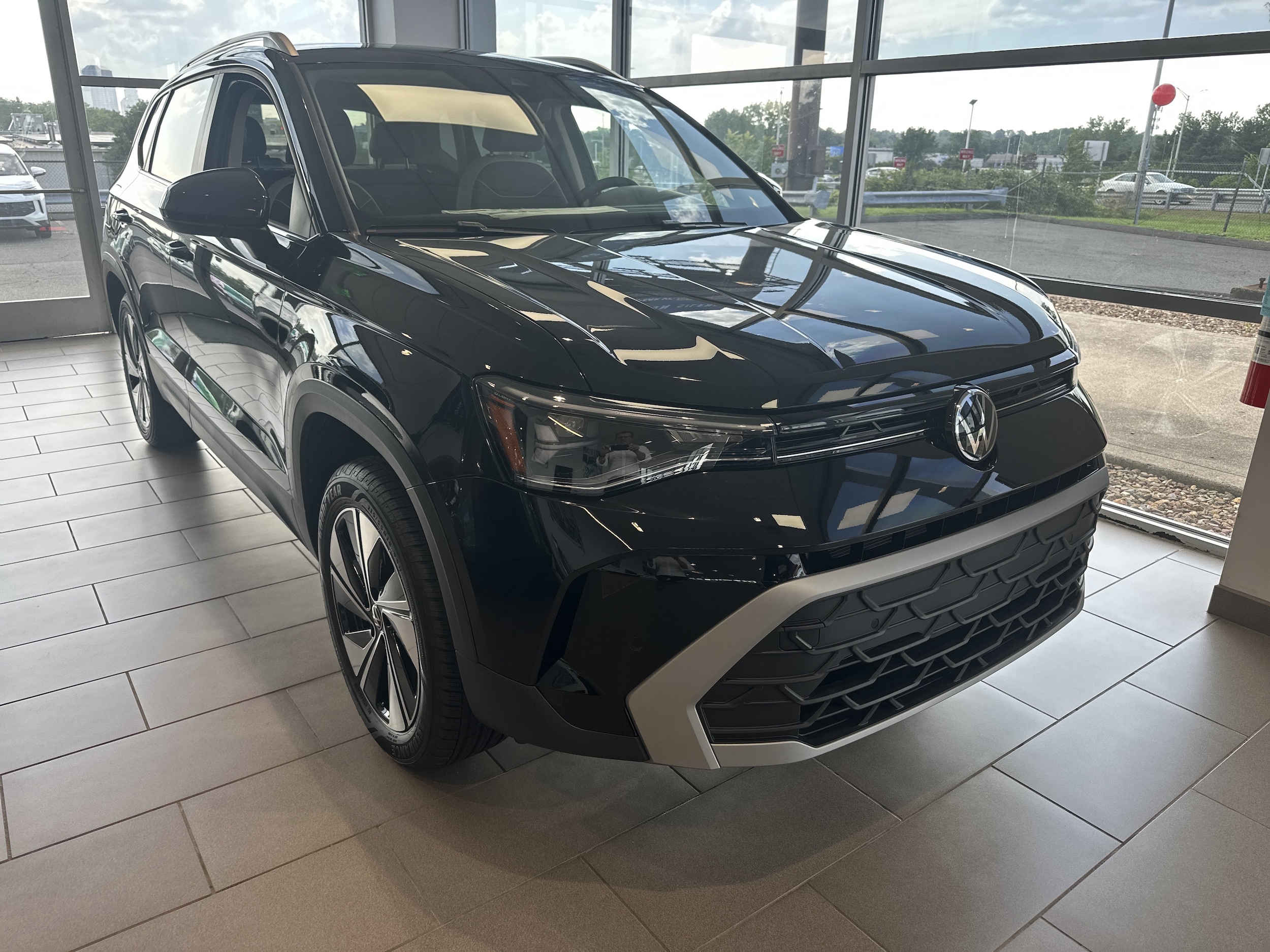 2025 Volkswagen Taos SE - Photo 2
