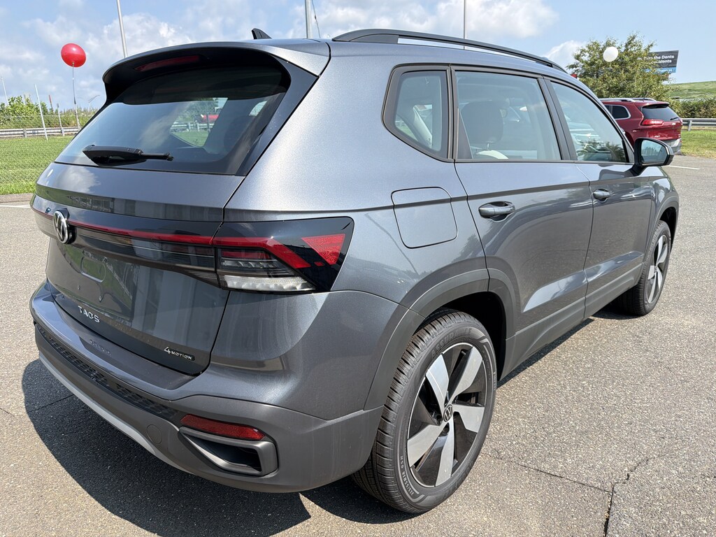 New 2025 Volkswagen Taos S S 4MOTION
