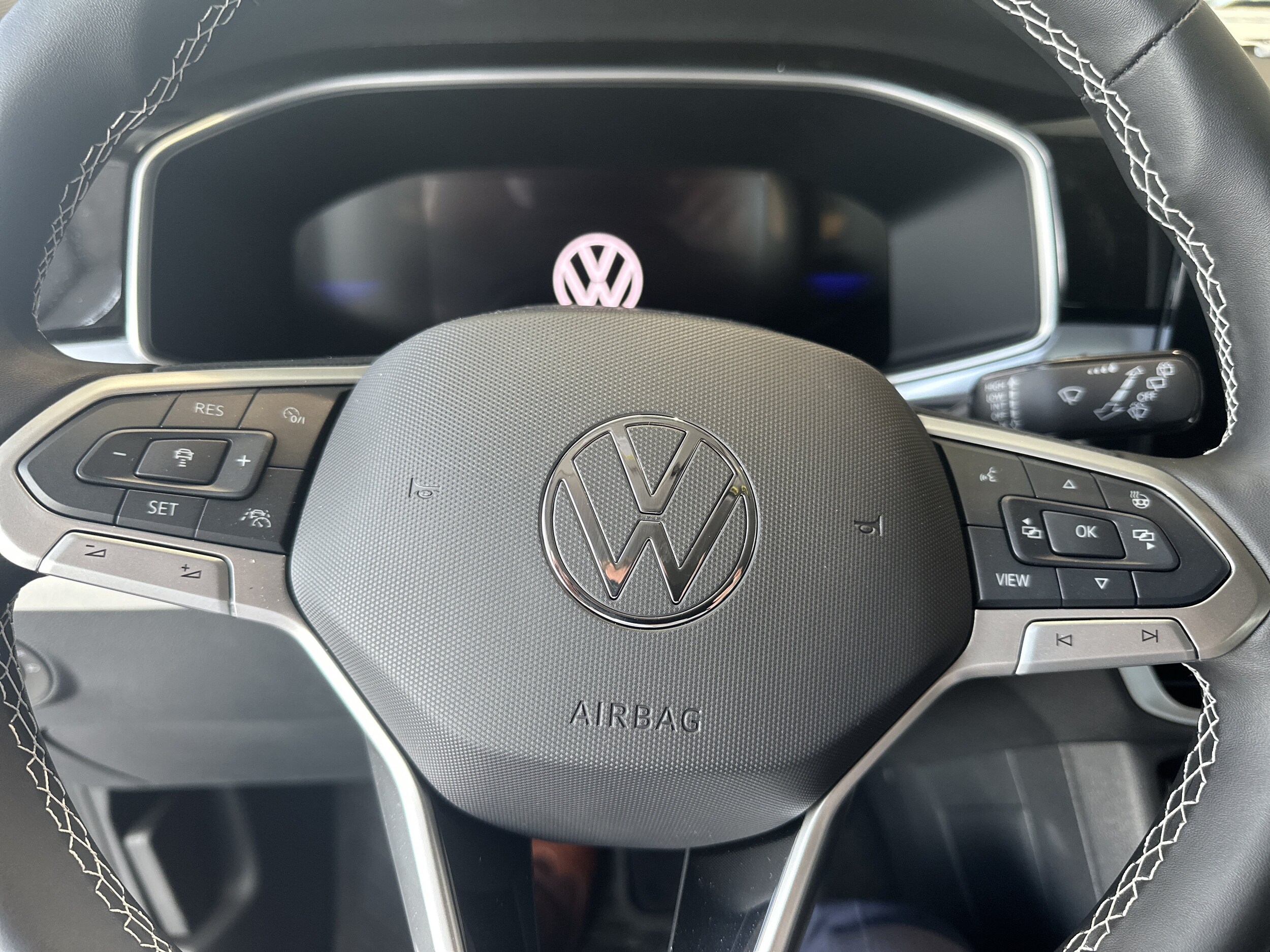 2025 Volkswagen Taos SE - Photo 6