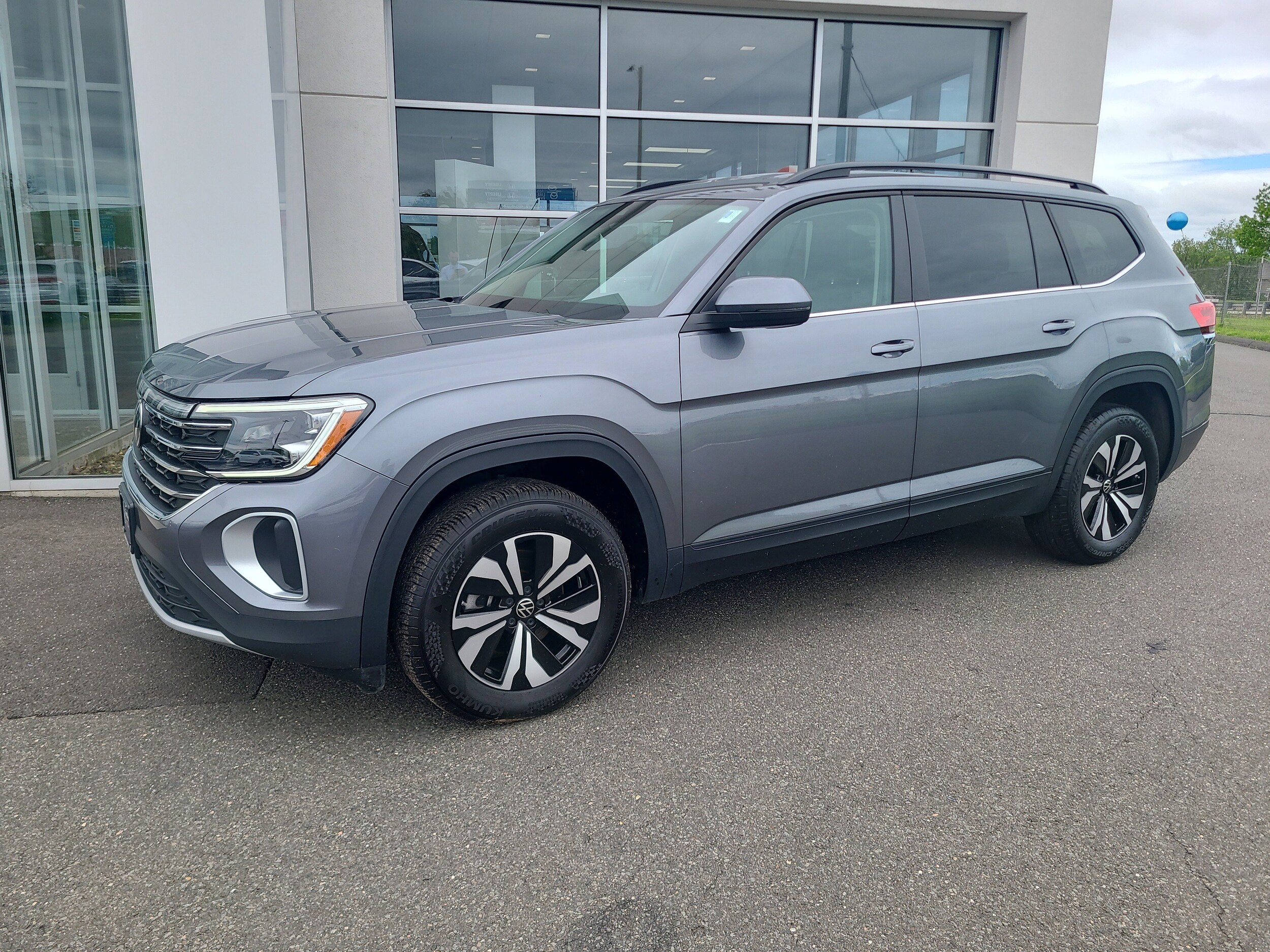 2024 Volkswagen Atlas SE photo 3