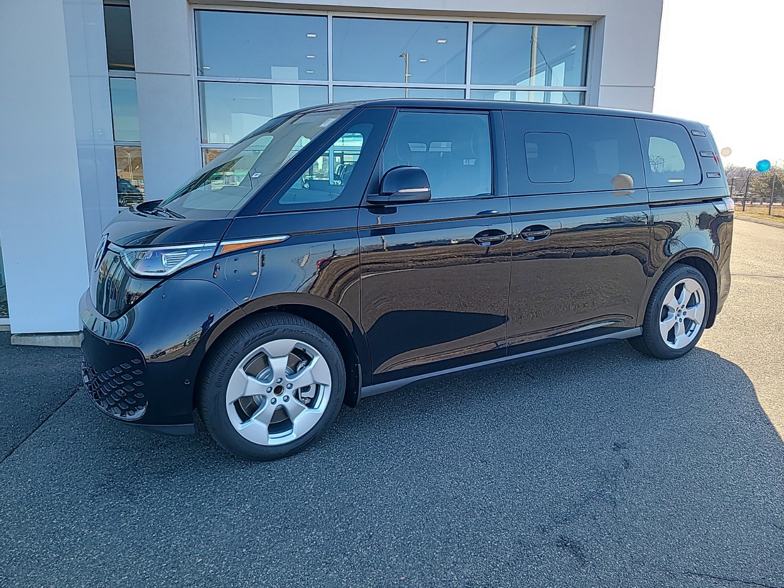 2025 Volkswagen ID. Buzz Pro S photo 3