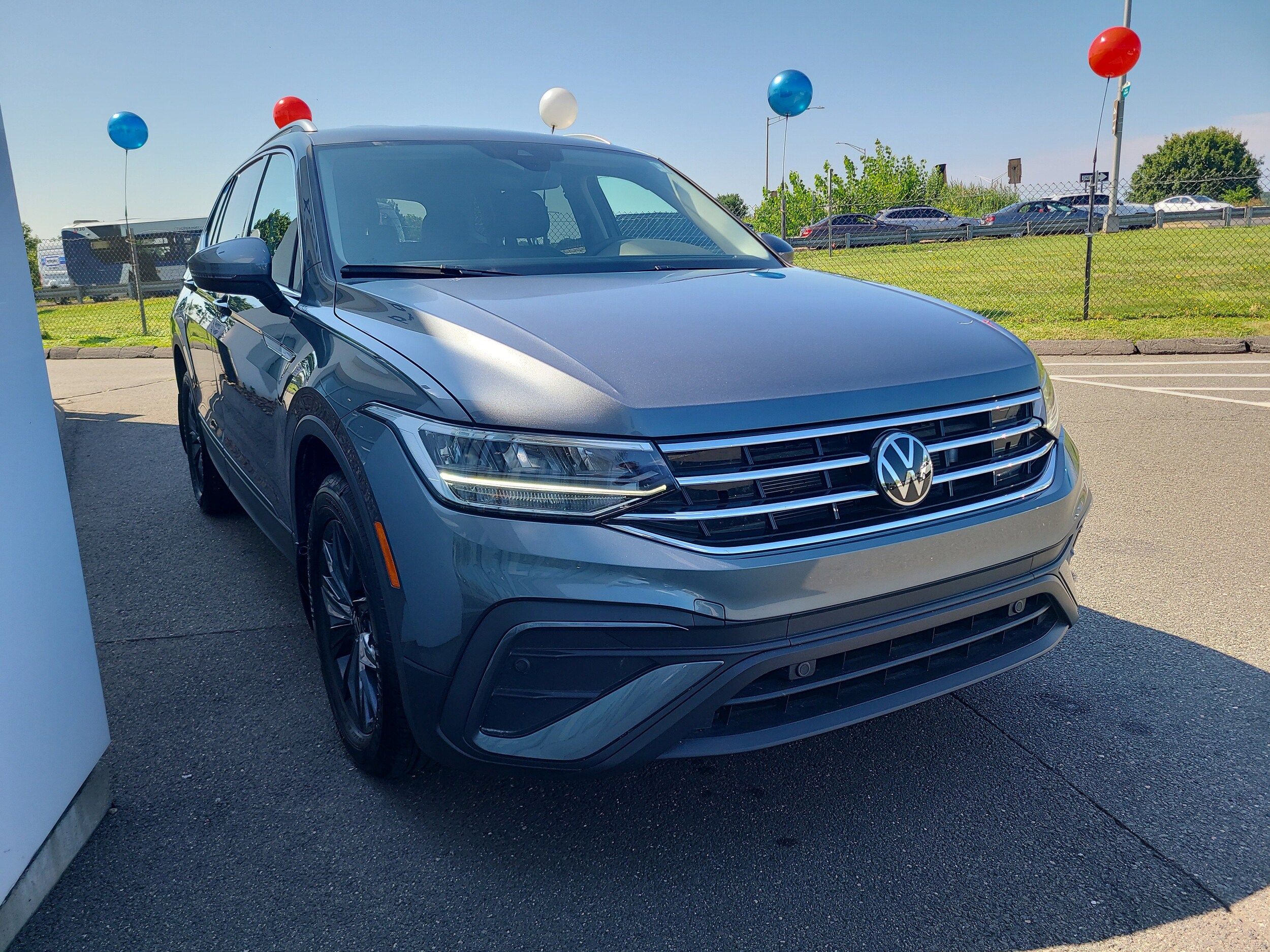 2024 Volkswagen Tiguan SE Wolfsburg Edition photo 2