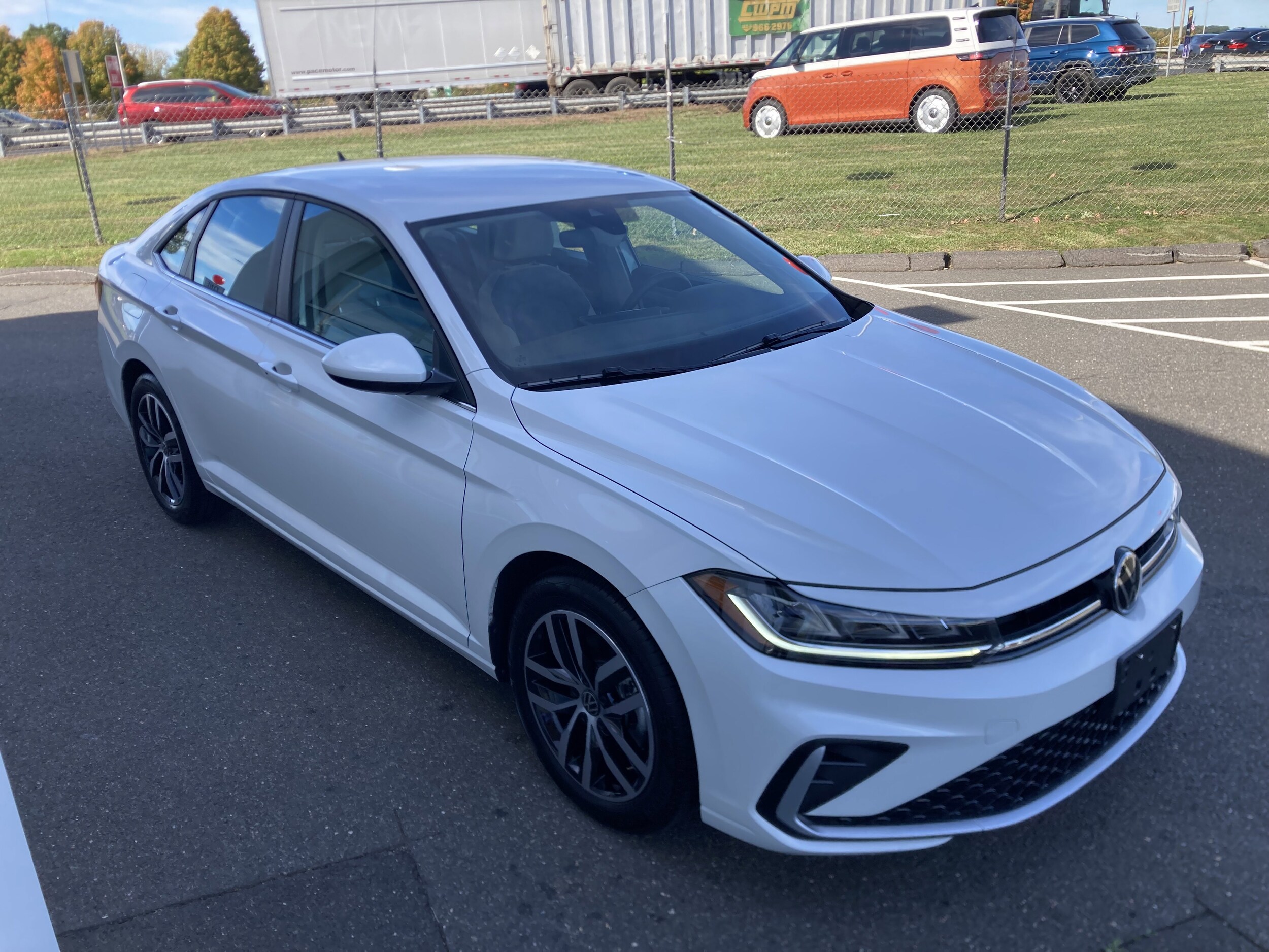 2025 Volkswagen Jetta 1.5T SE photo 3