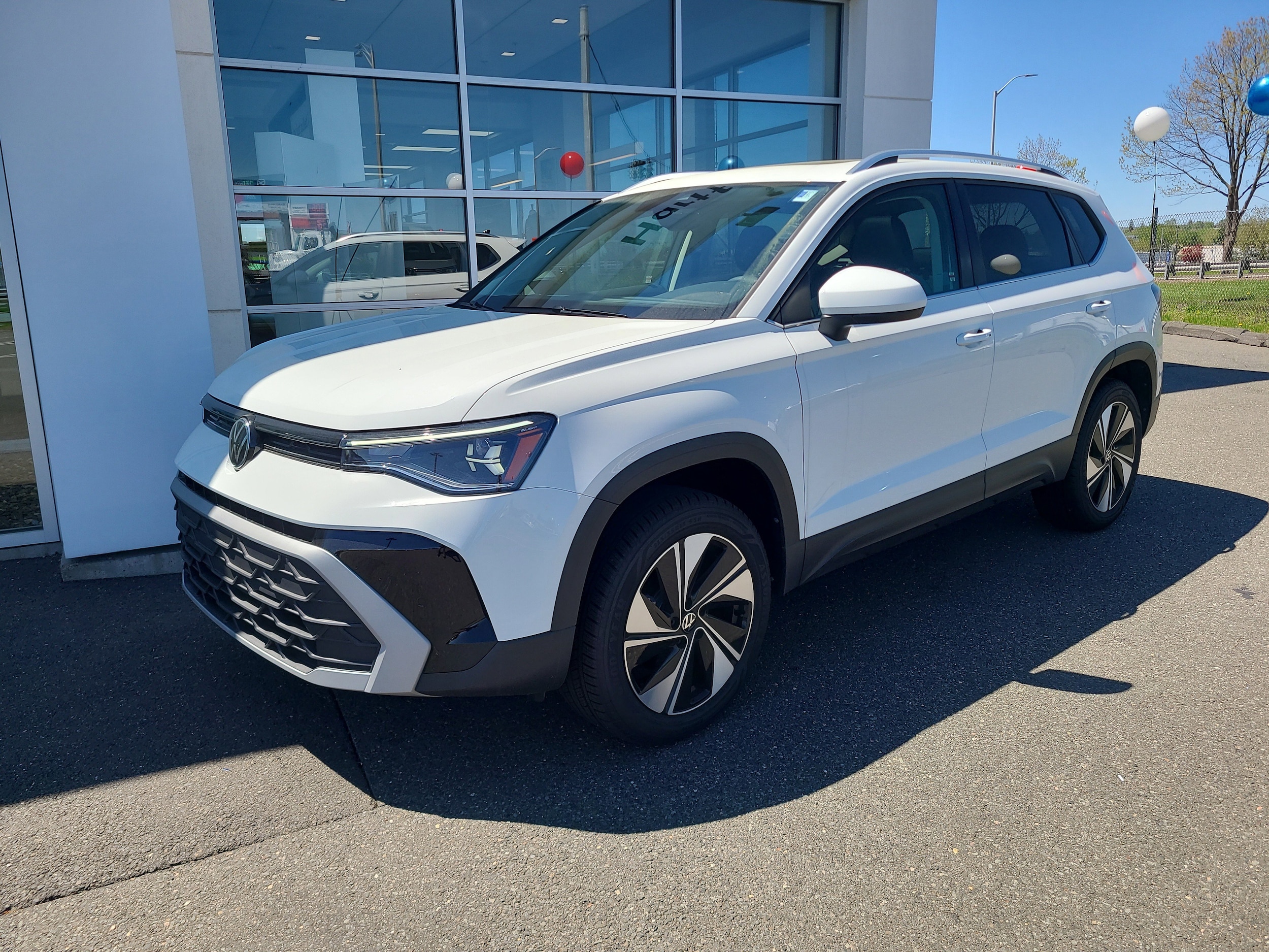 2025 Volkswagen Taos SE photo 2