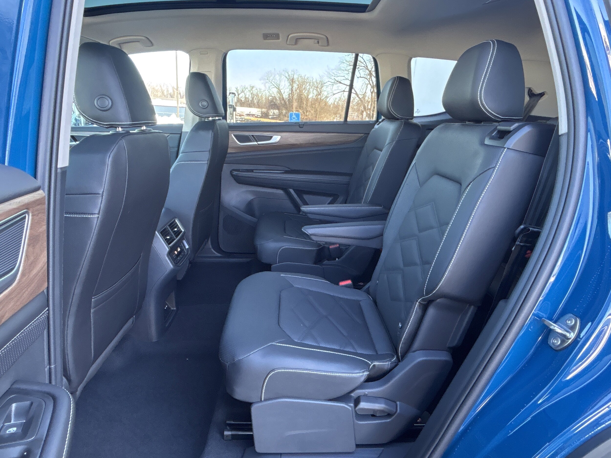 2026 Volkswagen Atlas SE w/Tech - Photo 25