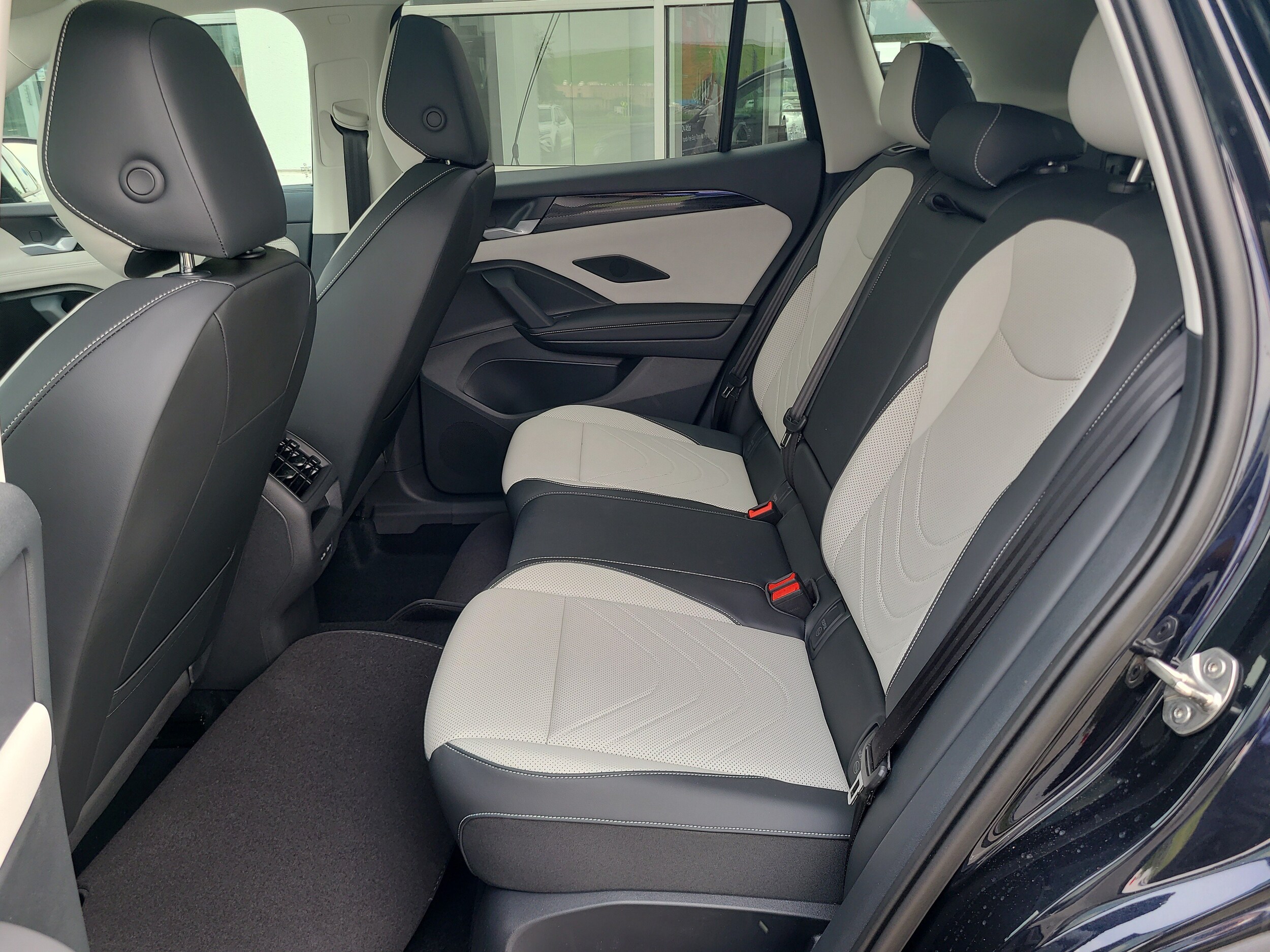 2025 Volkswagen Tiguan SE - Photo 19