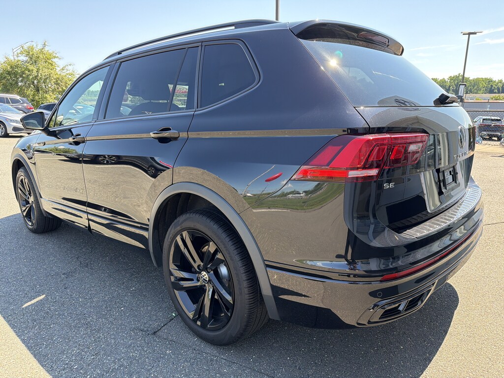 Used 2023 Volkswagen Tiguan 2.0T SE R-Line Black 2.0T SE R-Line Black 4MOTION