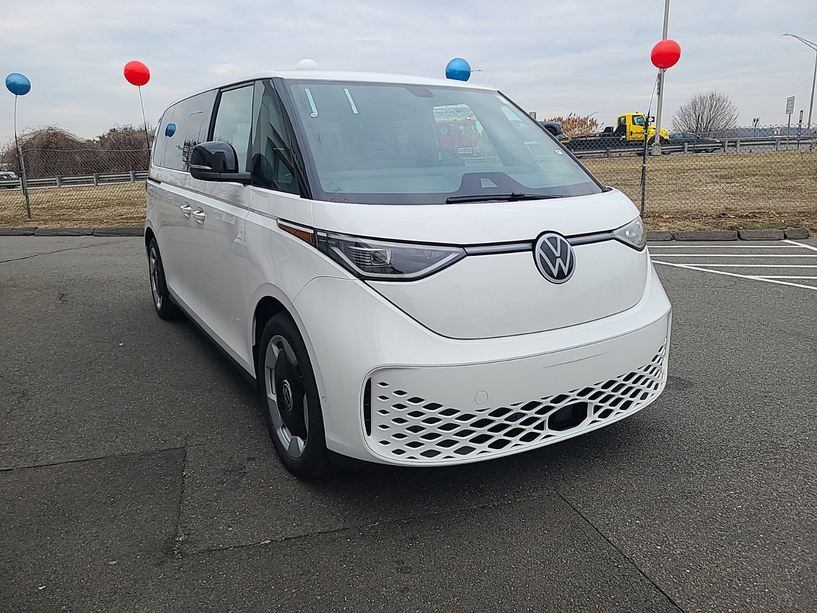 2025 Volkswagen ID. Buzz Pro S photo 2
