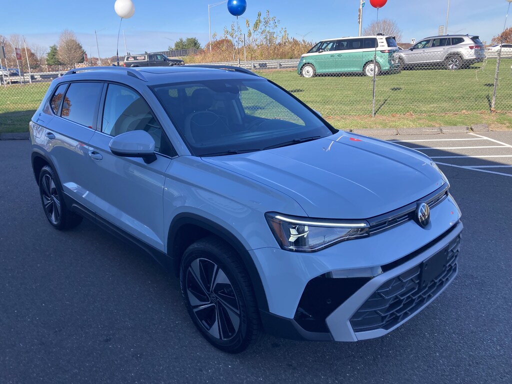 Certified 2025 Volkswagen Taos 1.5T SE SE 4MOTION