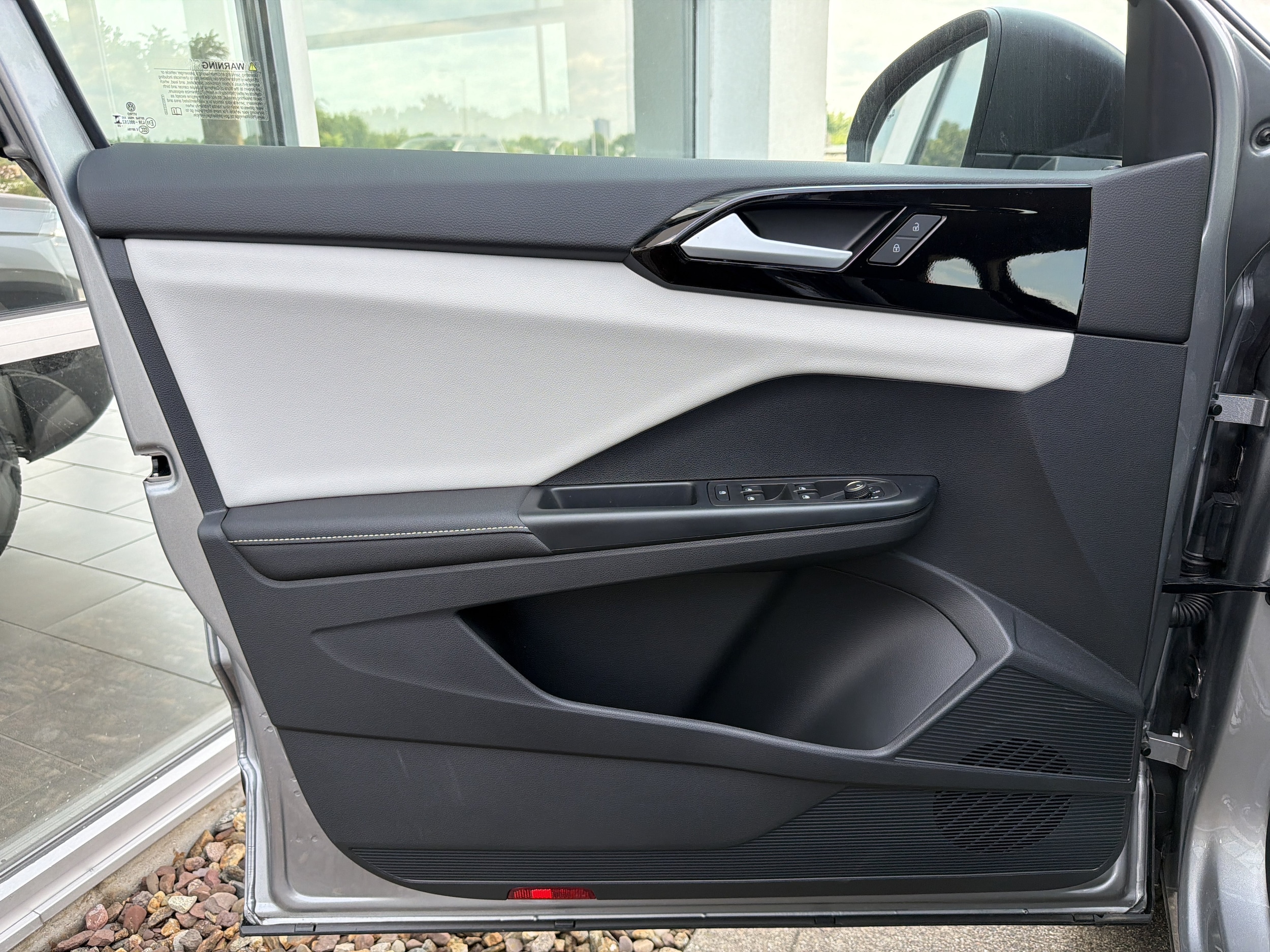 2025 Volkswagen Taos S - Photo 16