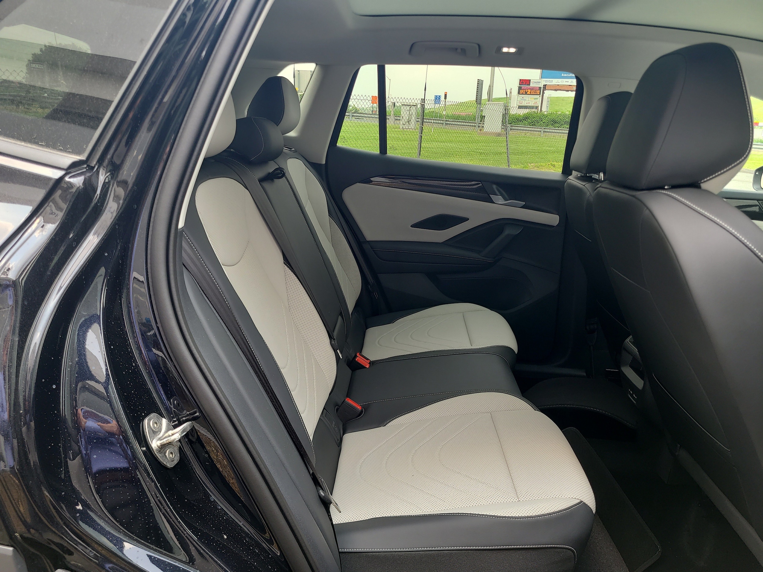 2025 Volkswagen Tiguan SE - Photo 16
