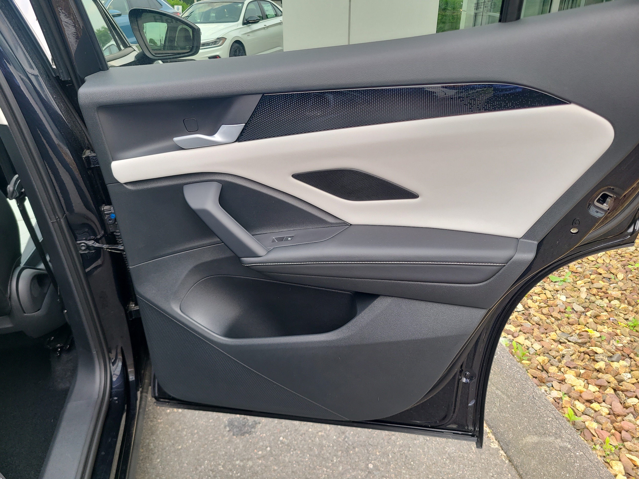 2025 Volkswagen Tiguan SE - Photo 15