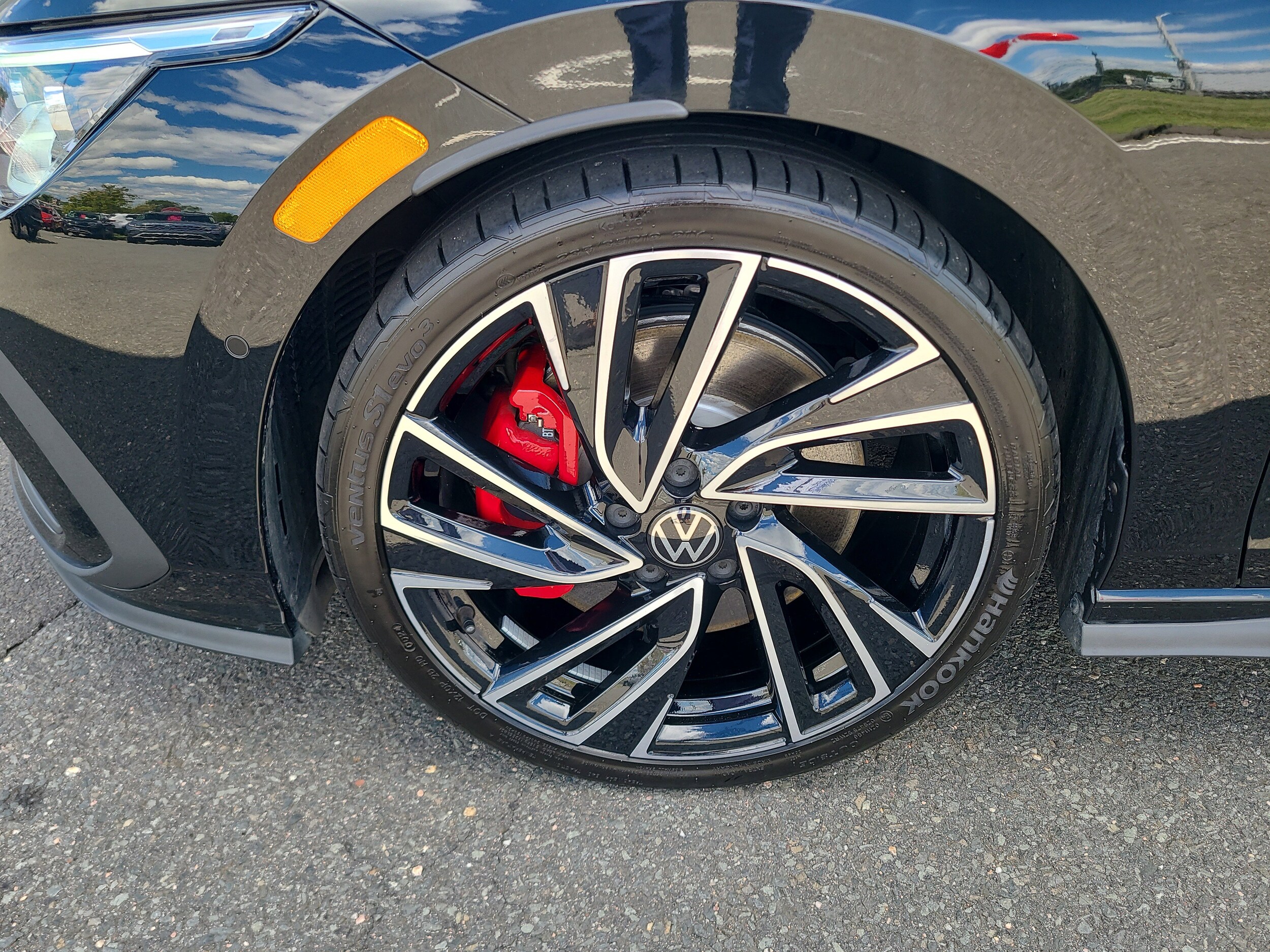 2024 Volkswagen Golf GTI Autobahn photo 2