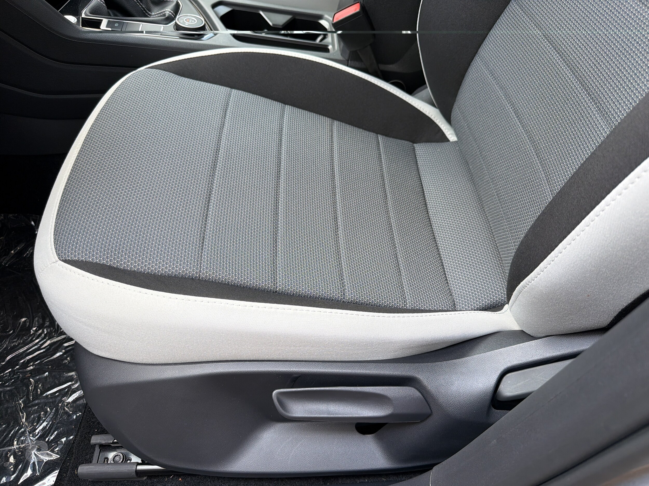2025 Volkswagen Taos S - Photo 22