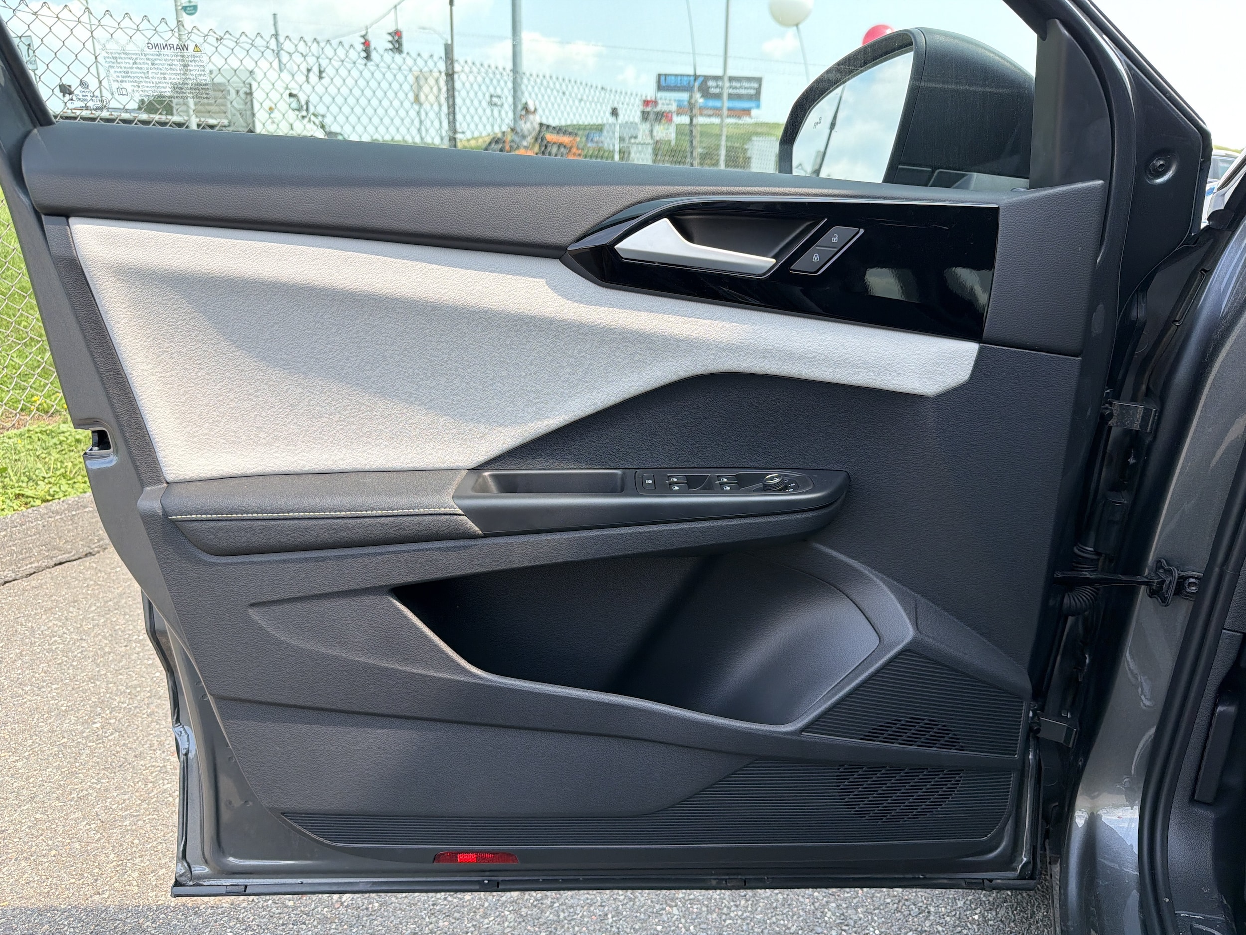 2025 Volkswagen Taos S - Photo 15