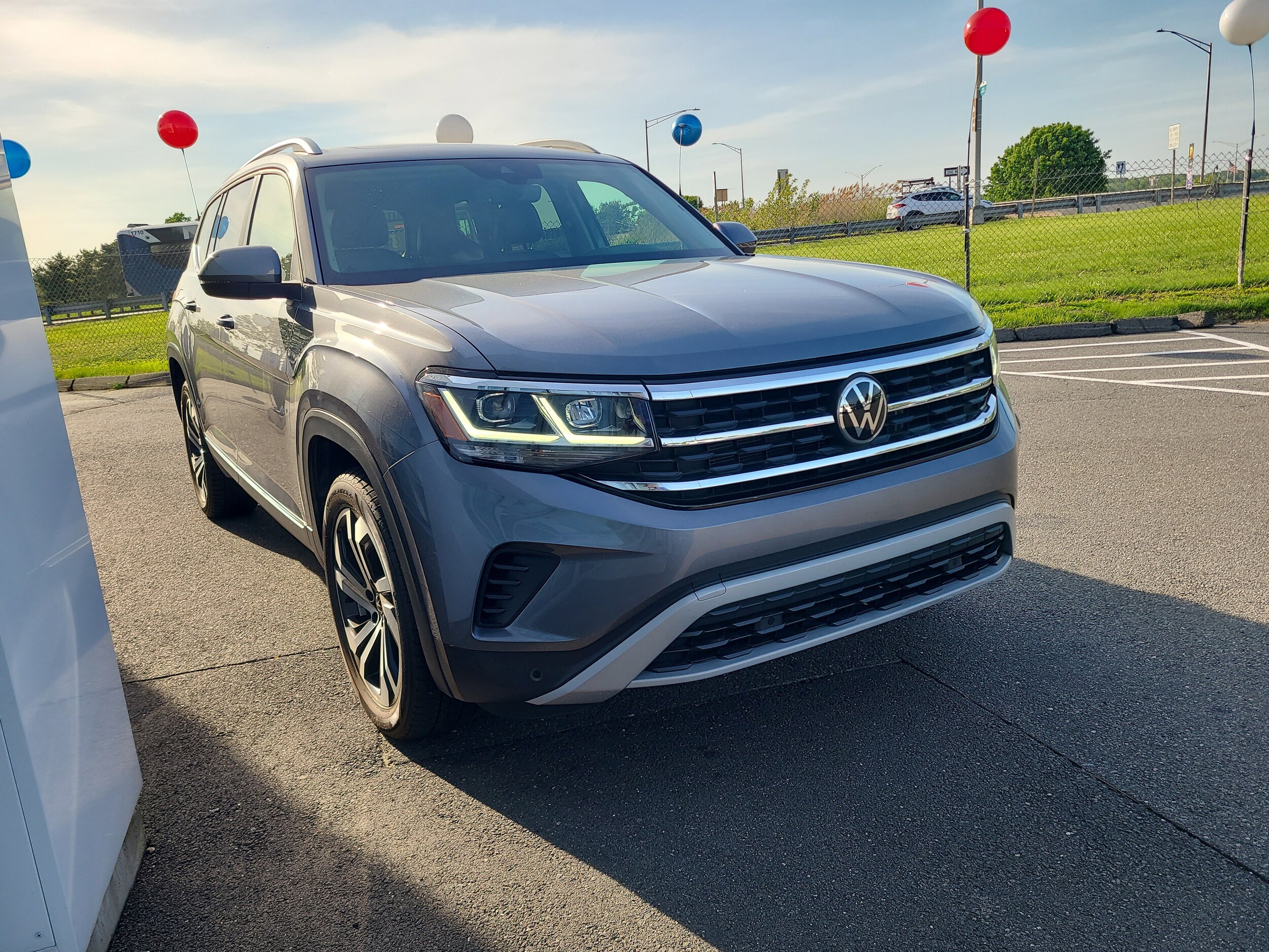 2022 Volkswagen Atlas SEL photo 2
