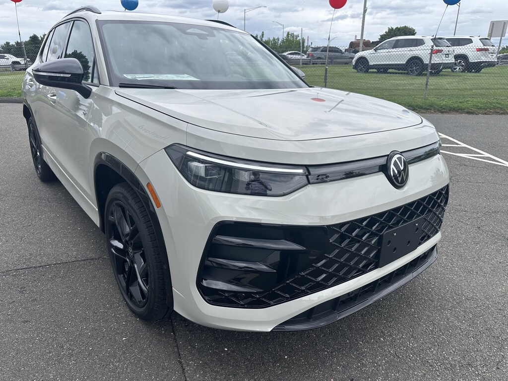 New 2026 Volkswagen Tiguan SE R-Line Black SE R-Line Black 4MOTION