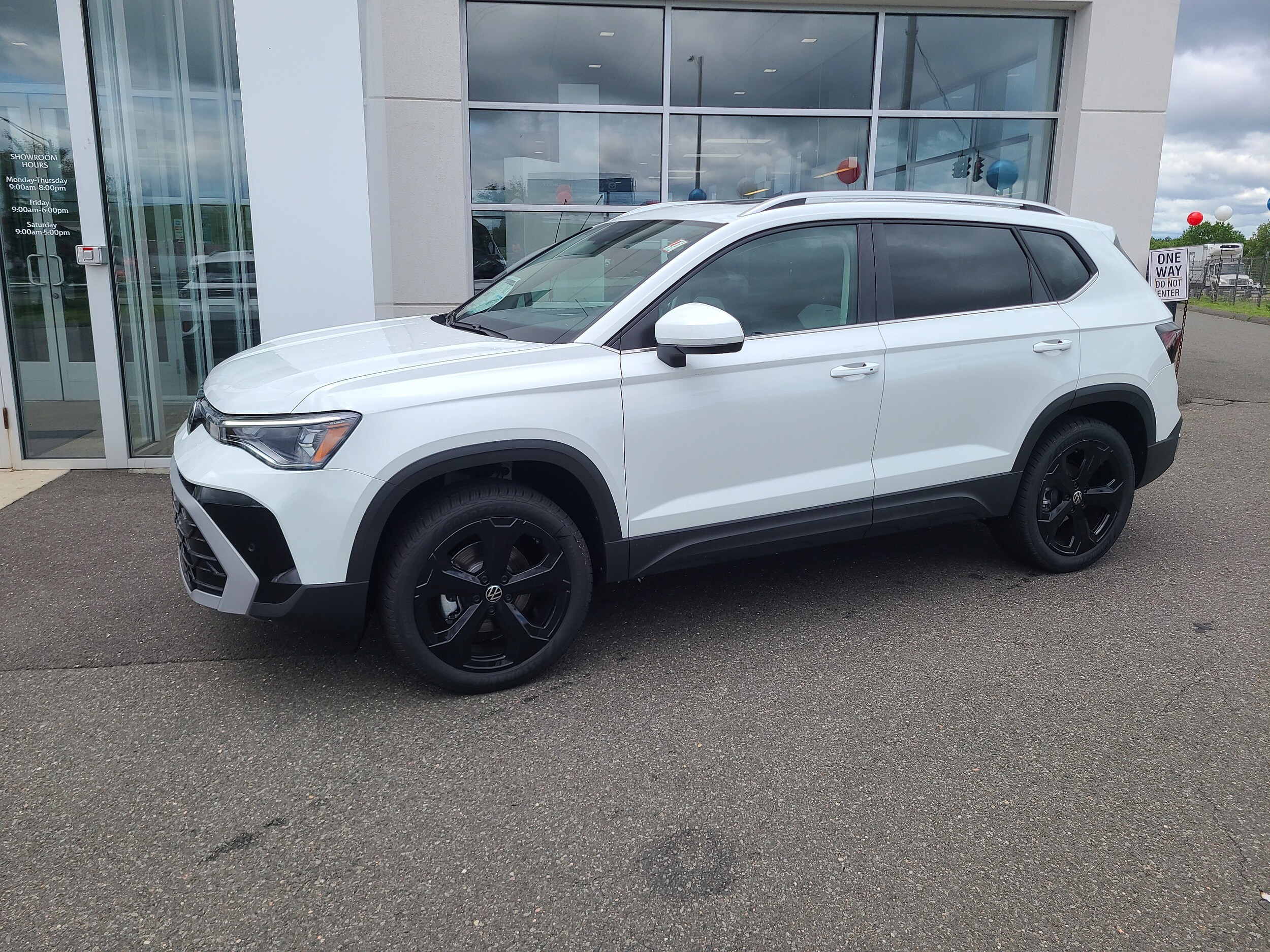2025 Volkswagen Taos SEL photo 3