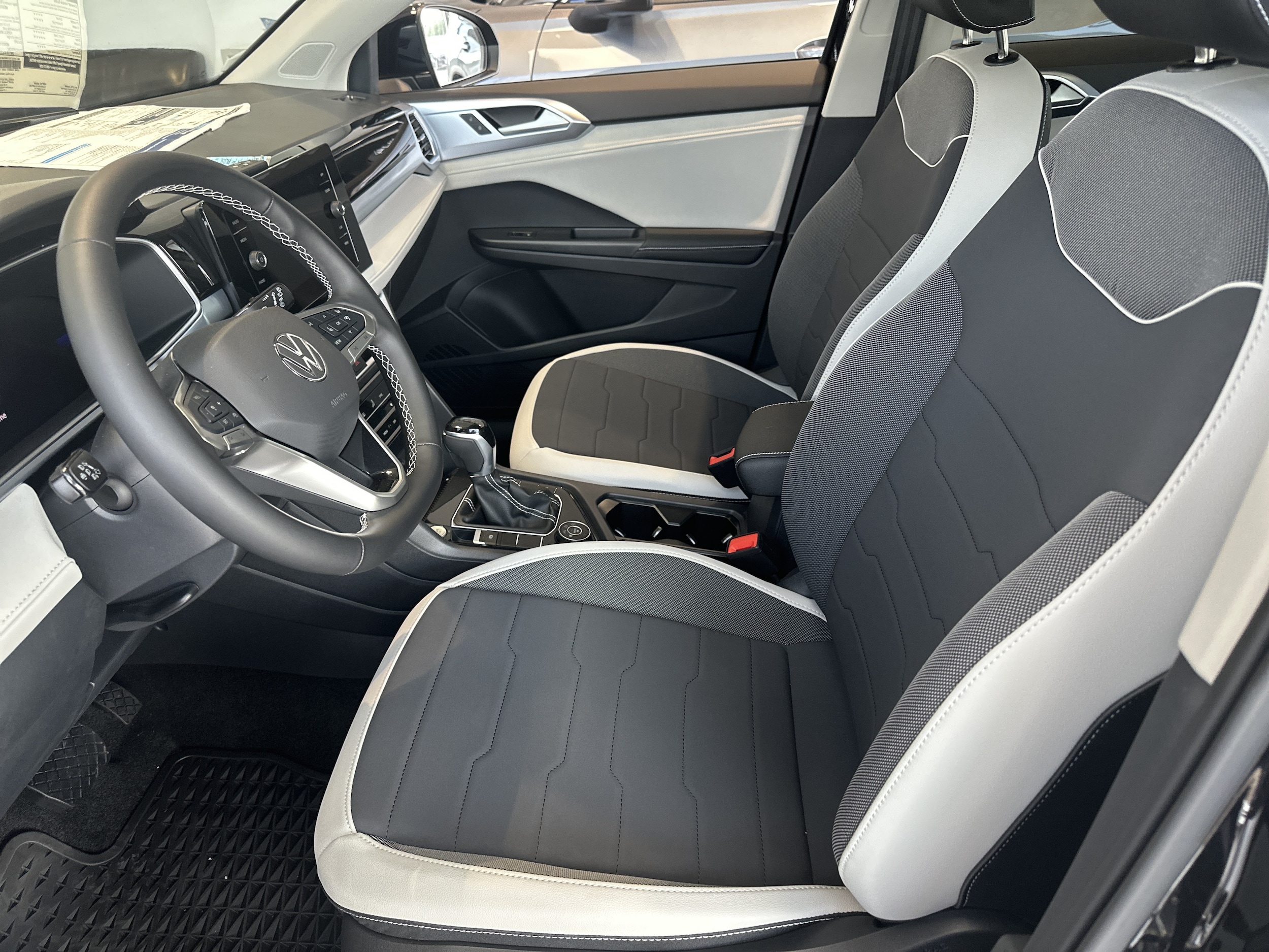 2025 Volkswagen Taos SE - Photo 4