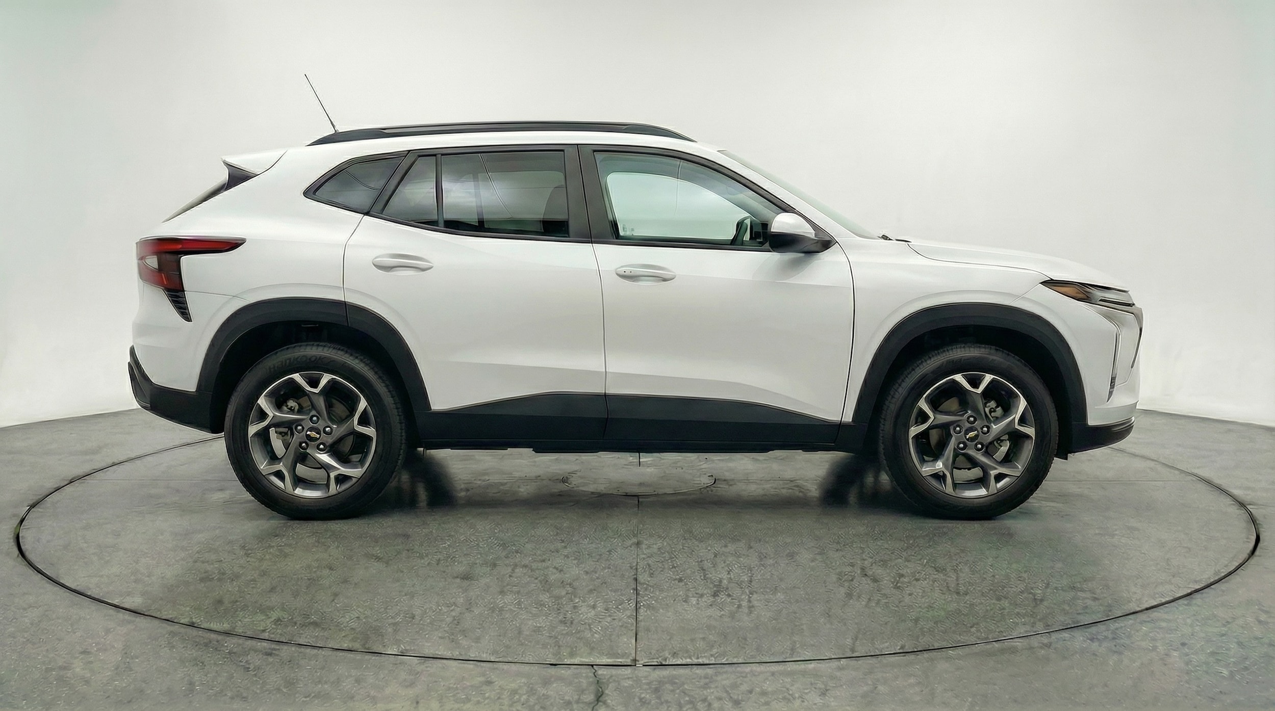 Thumbnail: 2025 Chevrolet Trax - 8