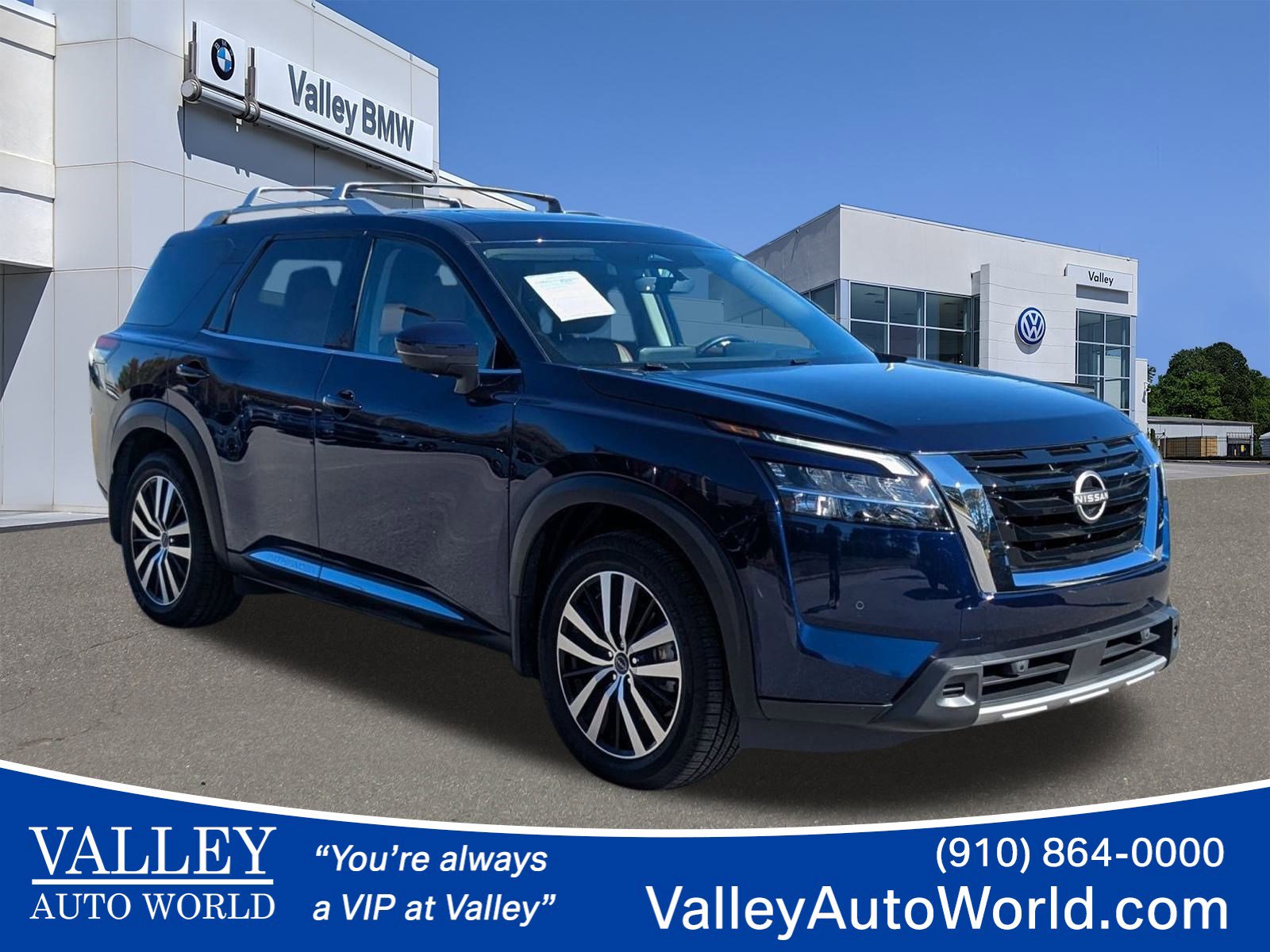 2023 Nissan Pathfinder Platinum's photo