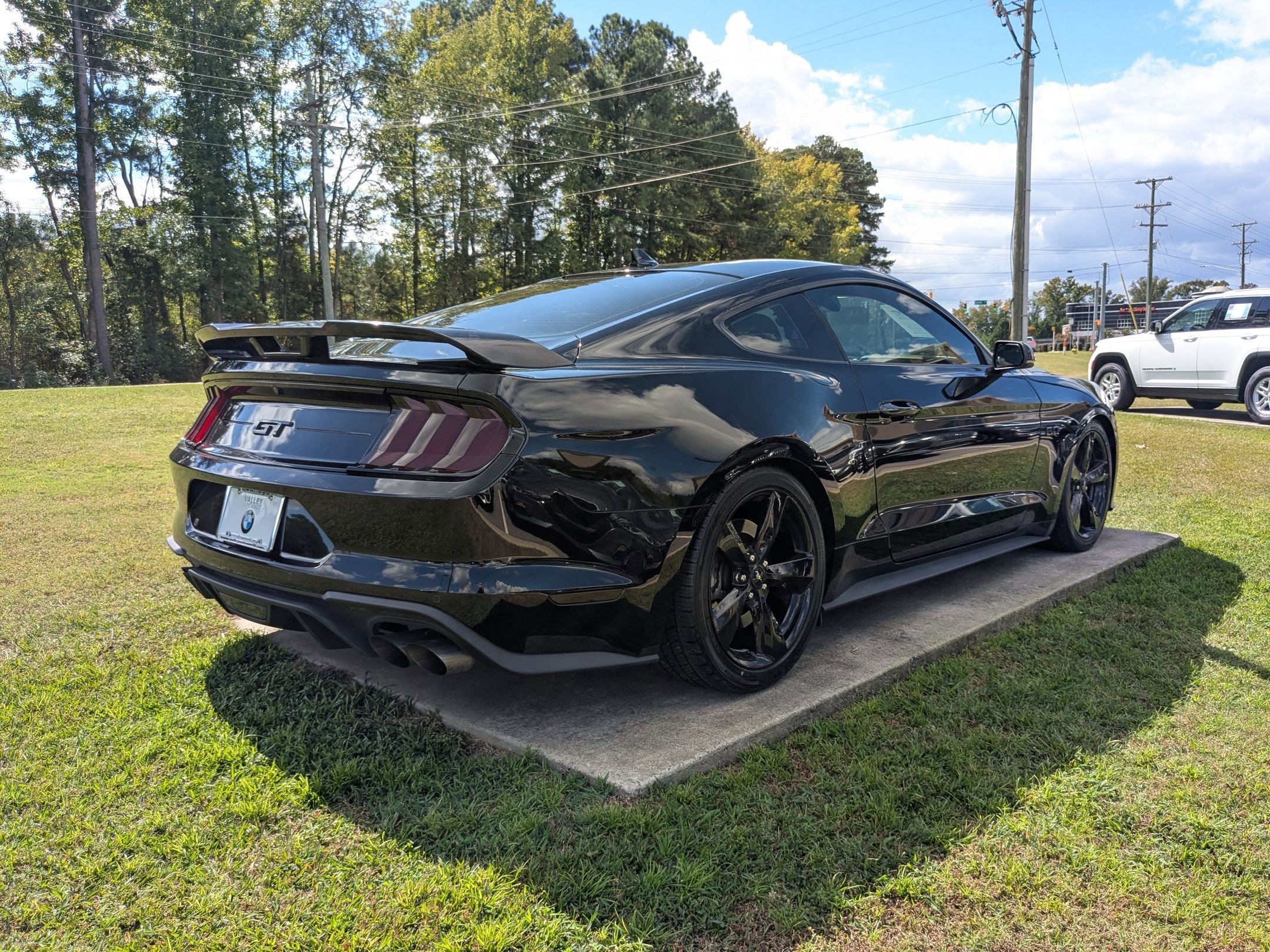 2022 Ford Mustang GT Premium photo 3