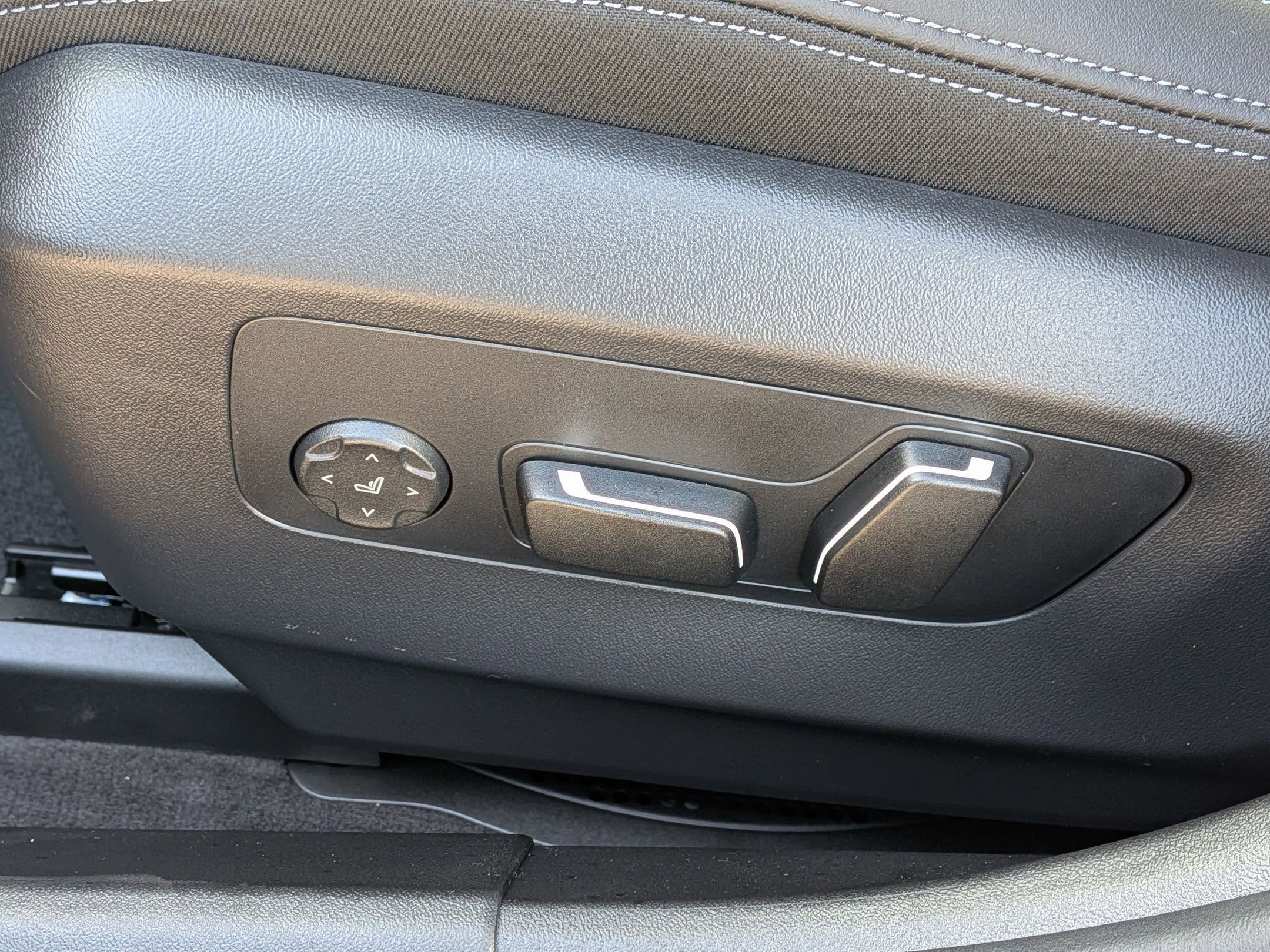 2026 BMW 5 Series 540i - Photo 16