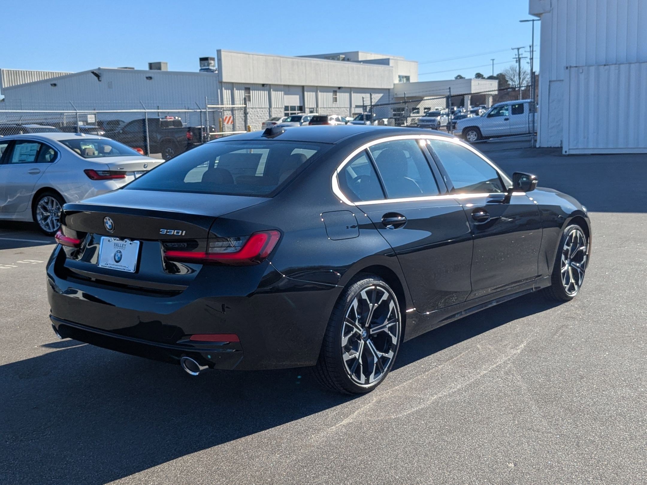 2025 Bmw 330i photo 3
