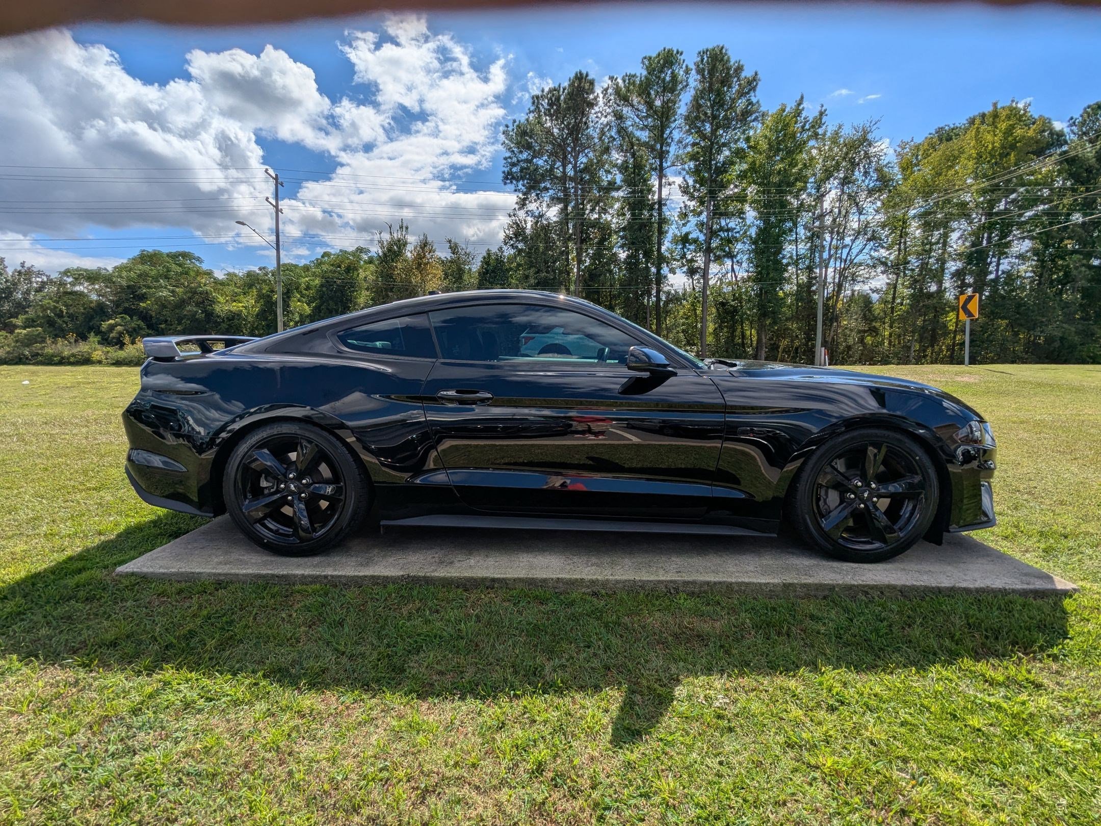 2022 Ford Mustang GT Premium photo 2