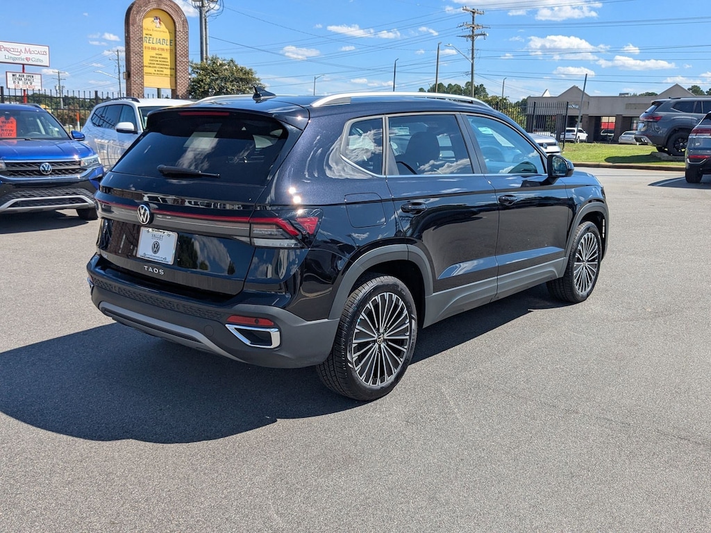 Used 2025 Volkswagen Taos SE SE FWD
