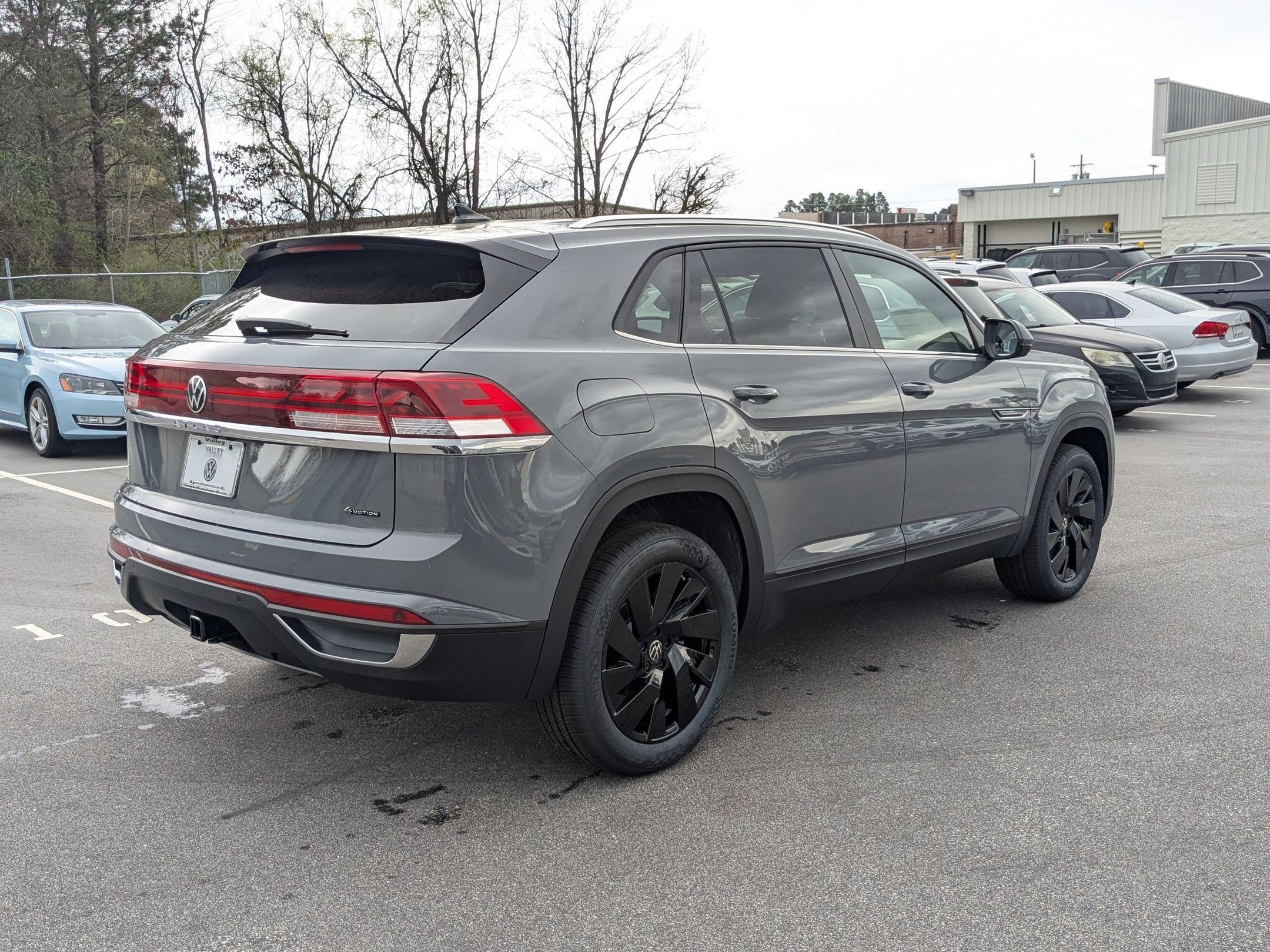 2025 Volkswagen Atlas Cross Sport SE Technology photo 3