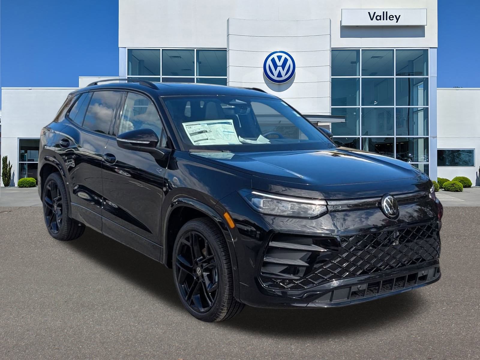 2026 Volkswagen Tiguan SE R-LINE BLACK's photo