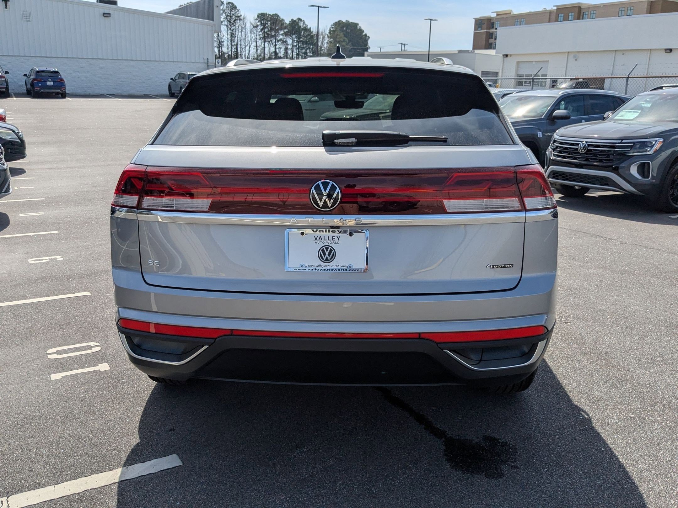 2025 Volkswagen Atlas Cross Sport SE photo 4