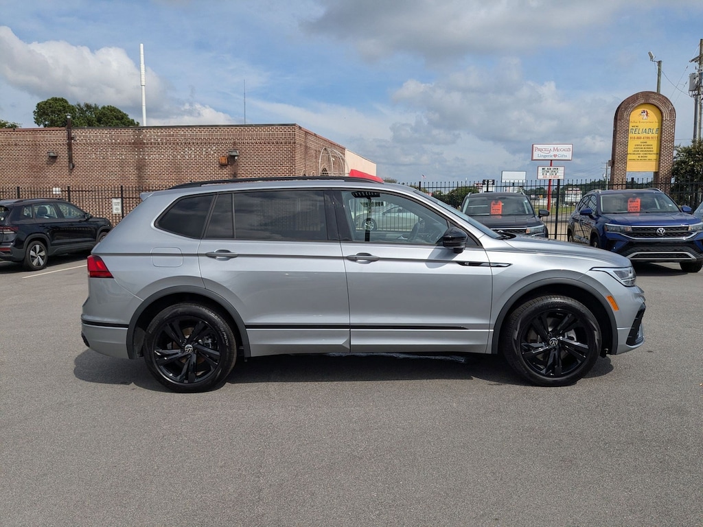 Used 2024 Volkswagen Tiguan SE R-Line Black 2.0T SE R-Line Black 4MOTION