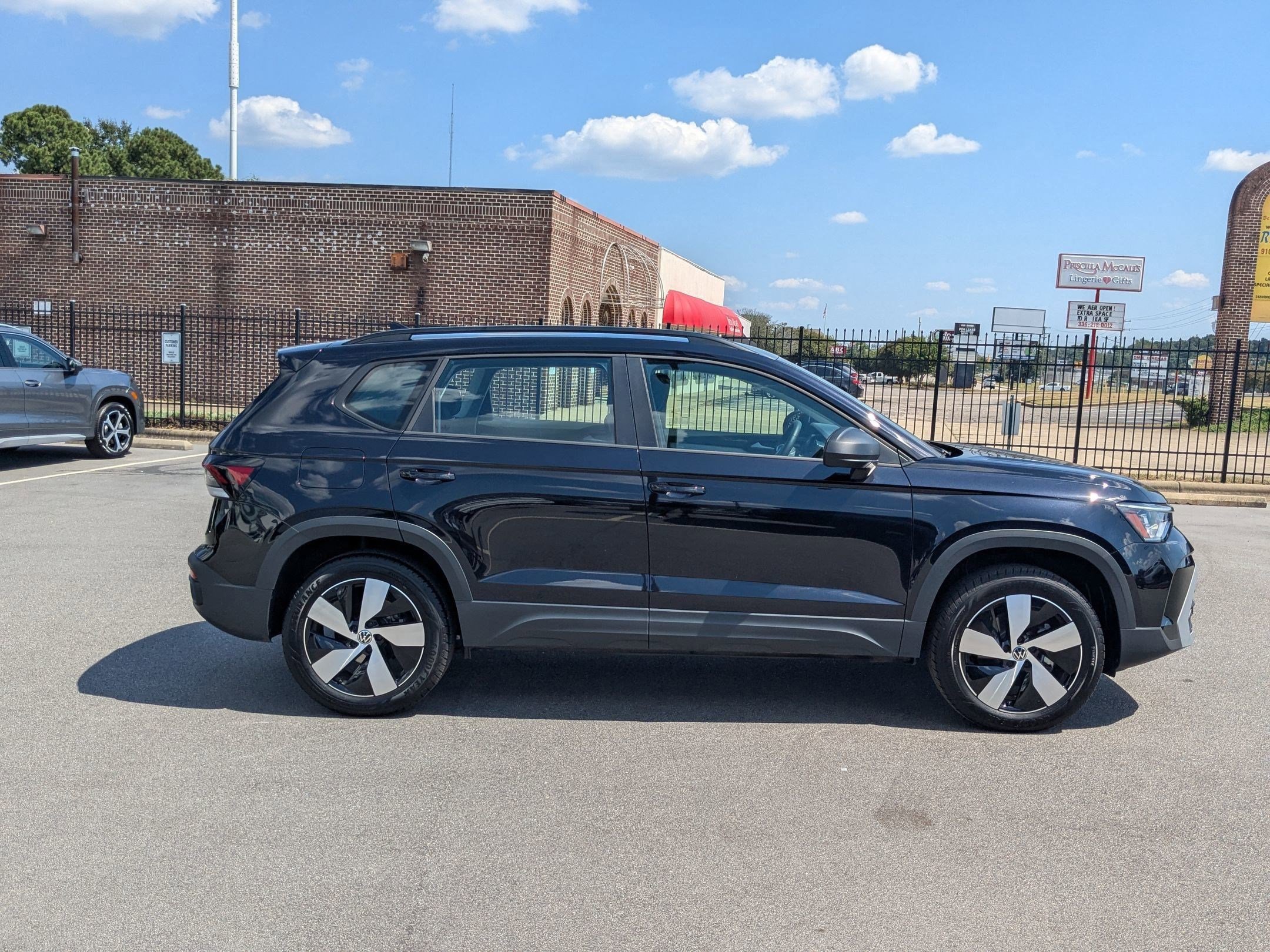 2025 Volkswagen Taos S photo 2
