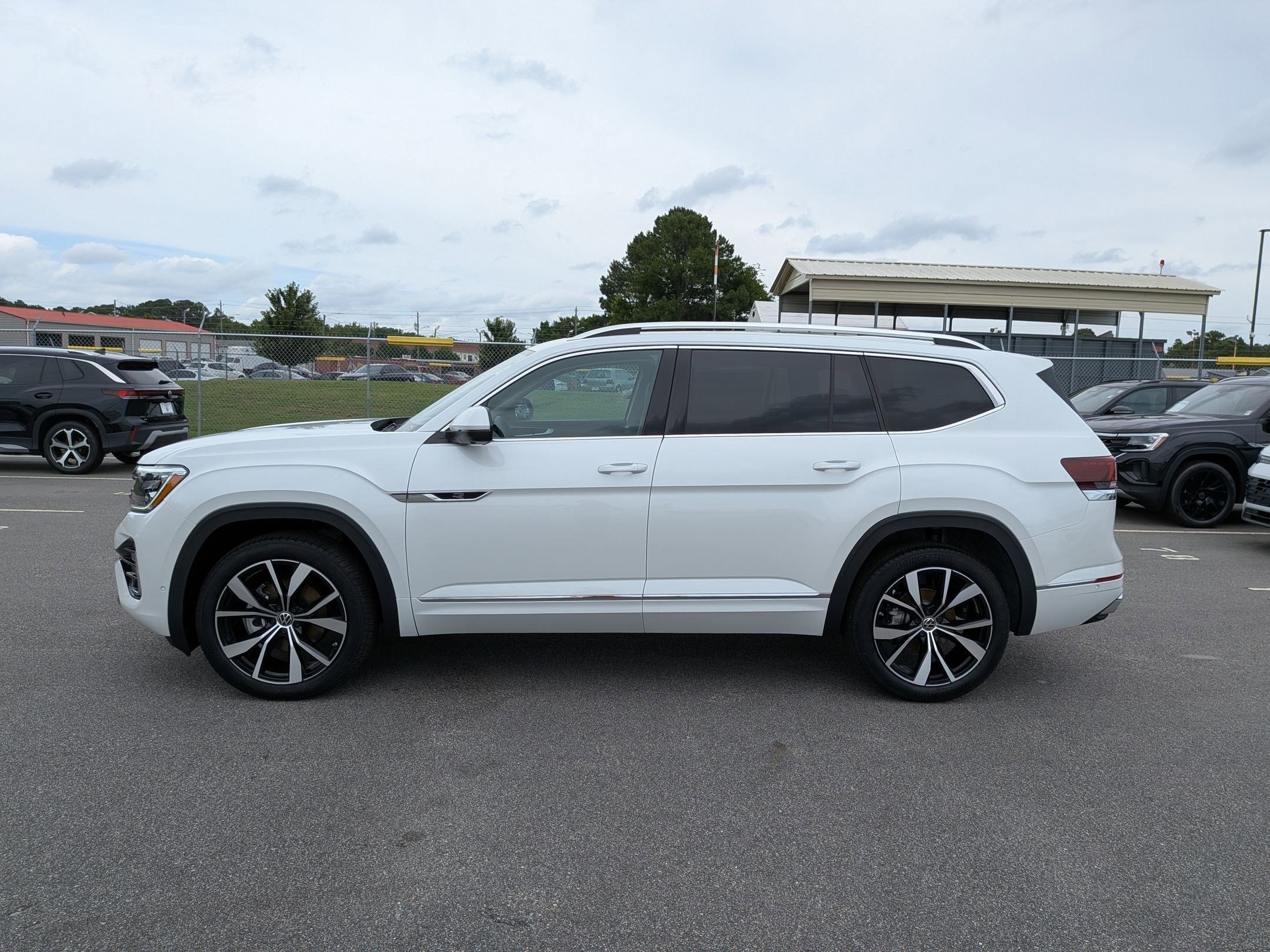 2026 Volkswagen Atlas SEL Premium R-Line - Photo 6