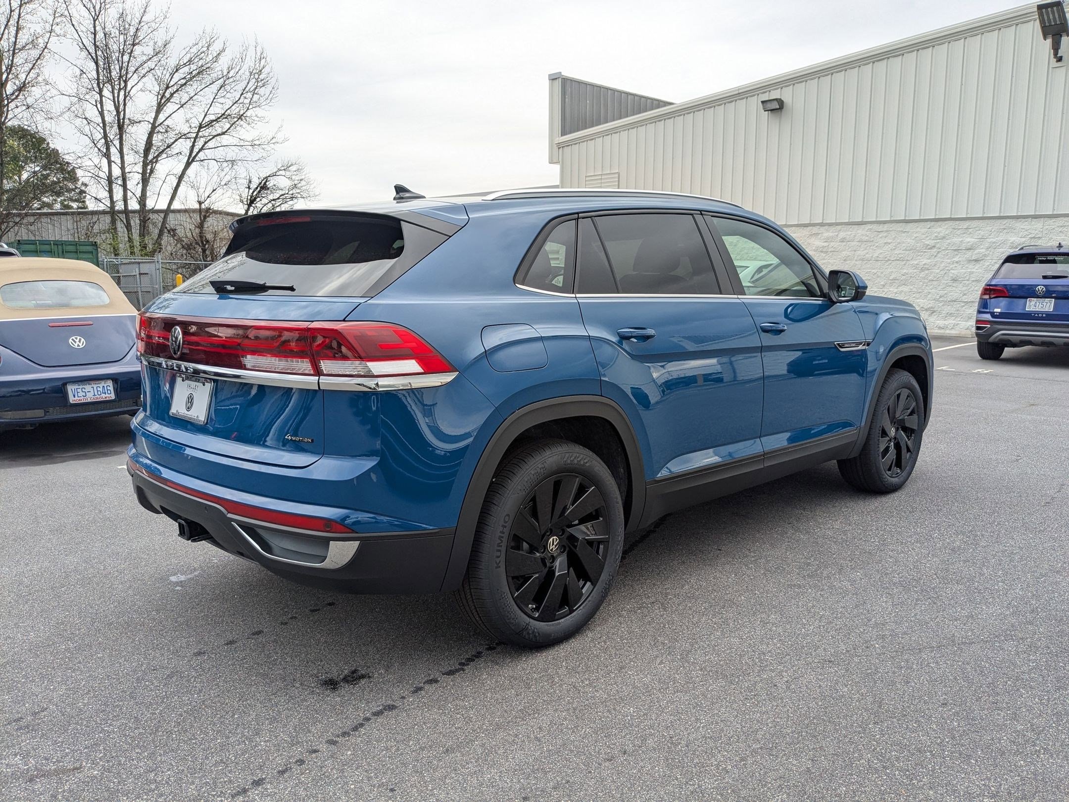 2025 Volkswagen Atlas Cross Sport SE Technology photo 3