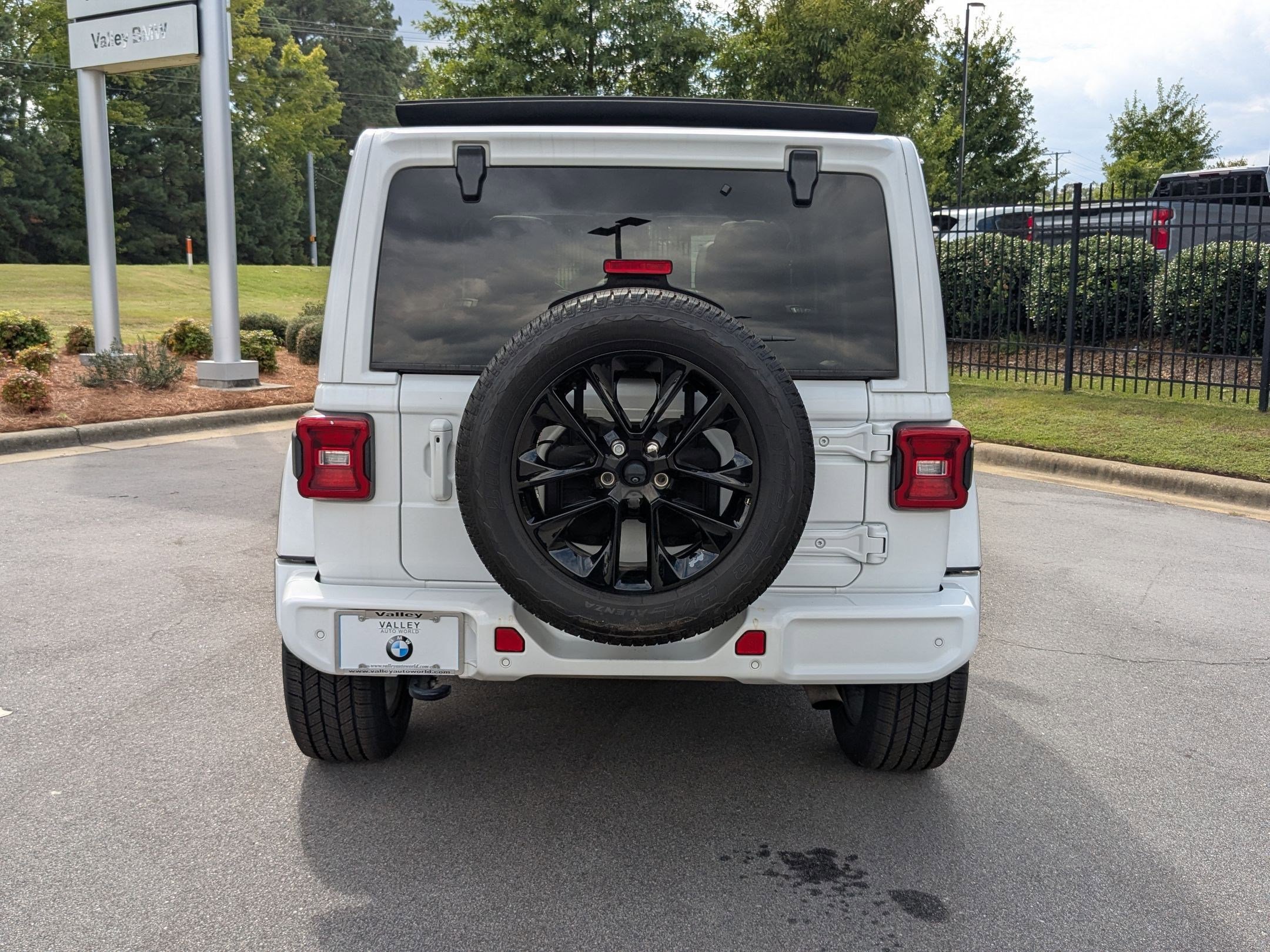 2021 Jeep Wrangler Unlimited Sahara High Altitude photo 4