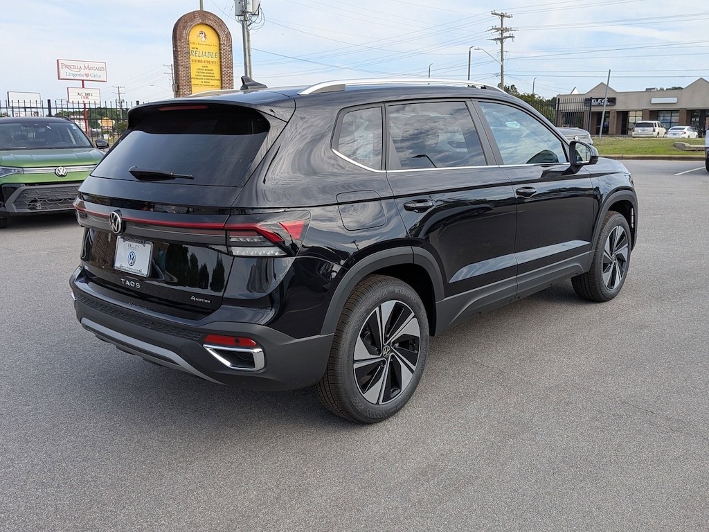 New 2026 Volkswagen Taos SE SE 4MOTION