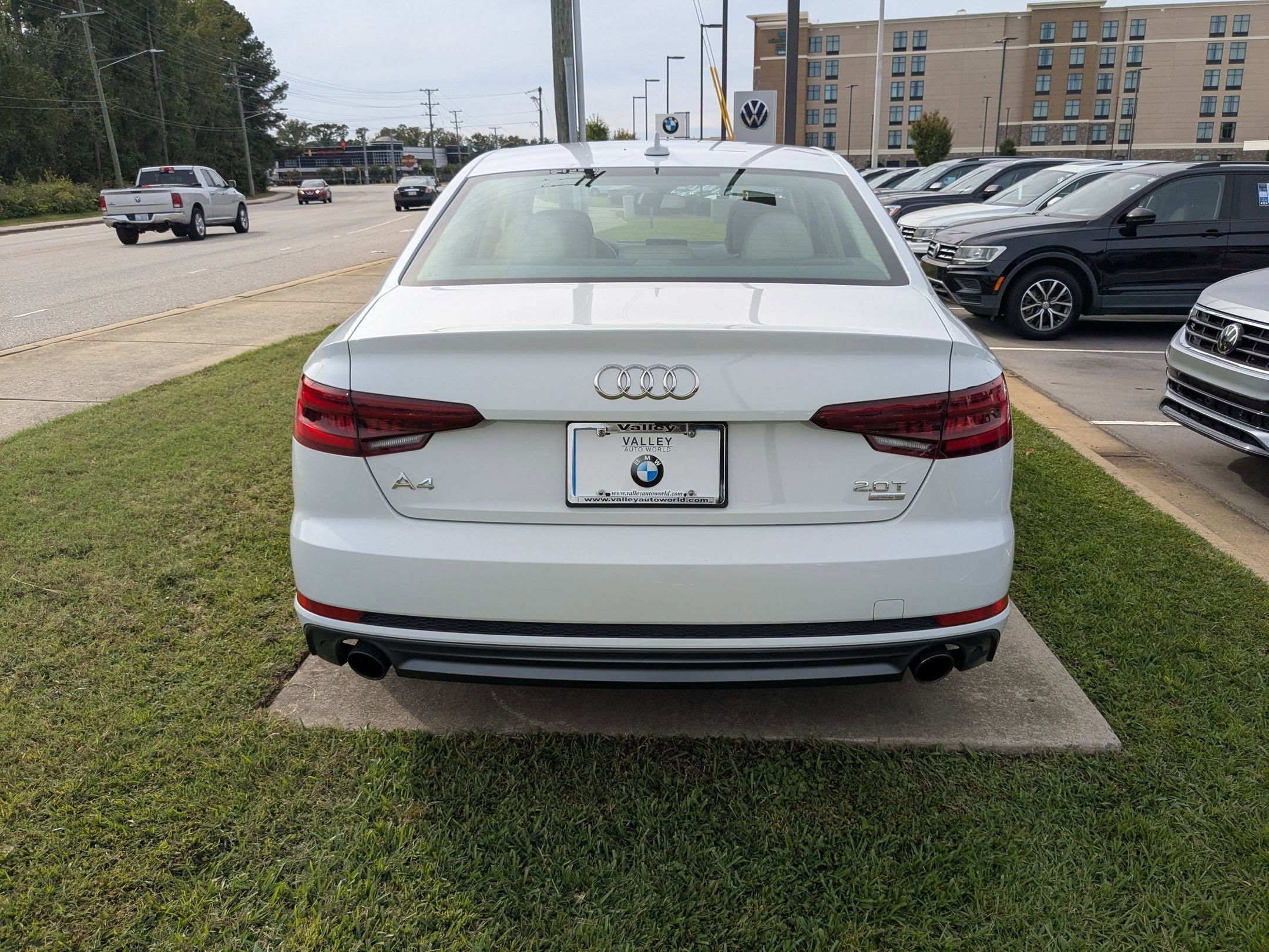 2018 Audi A4 TFSI Ultra Premium S line photo 3
