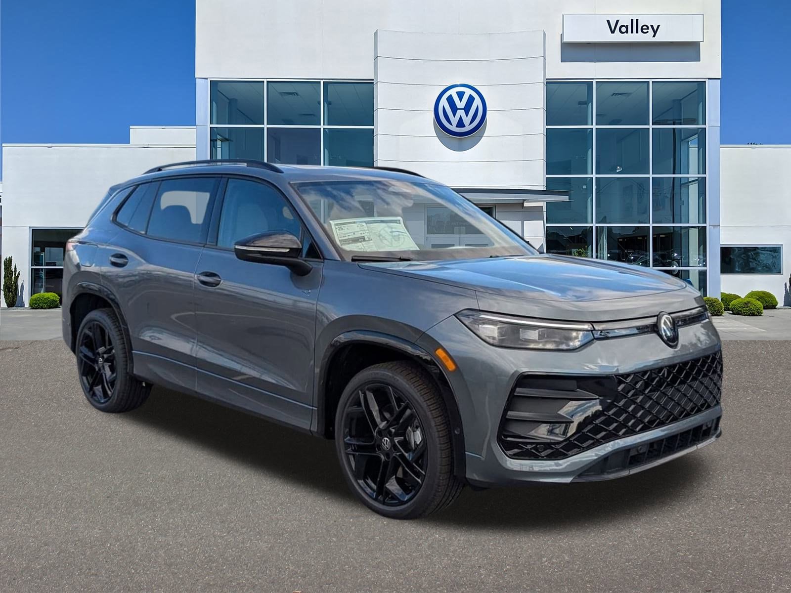 2026 Volkswagen Tiguan SE R-LINE BLACK's photo