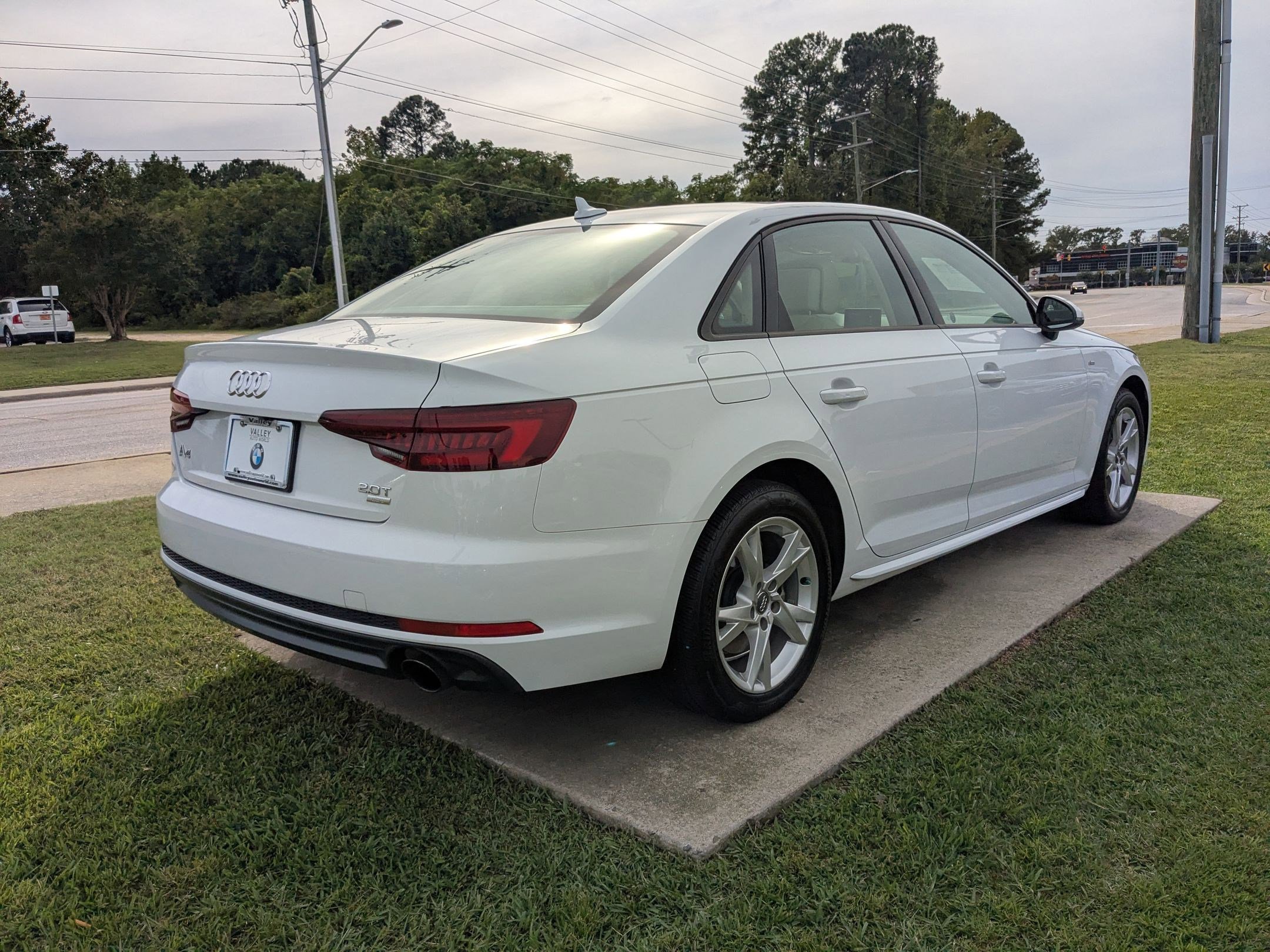 2018 Audi A4 TFSI Ultra Premium S line photo 2