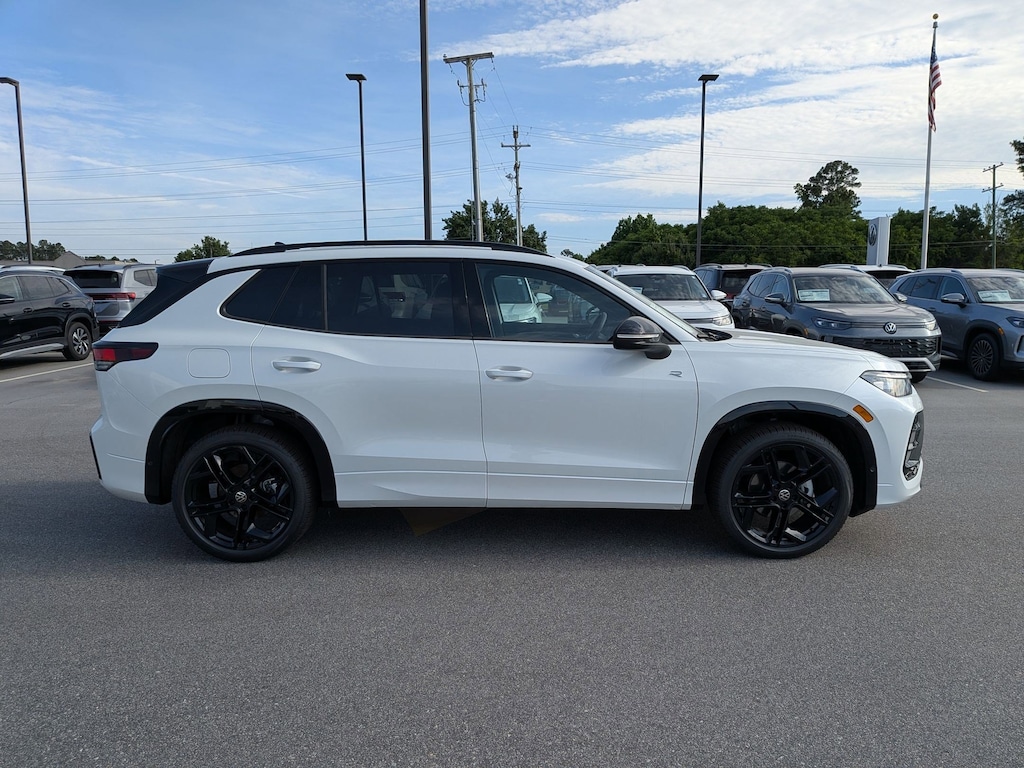 New 2026 Volkswagen Tiguan SE R-Line Black SE R-Line Black FWD