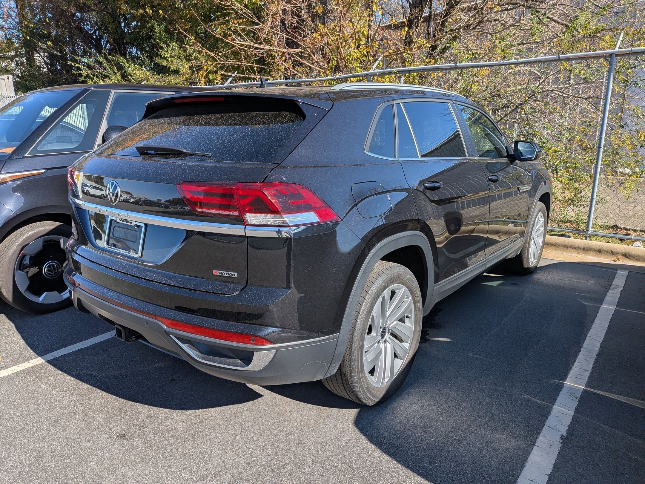 2022 Volkswagen Atlas Cross Sport V6 SE Technology photo 2