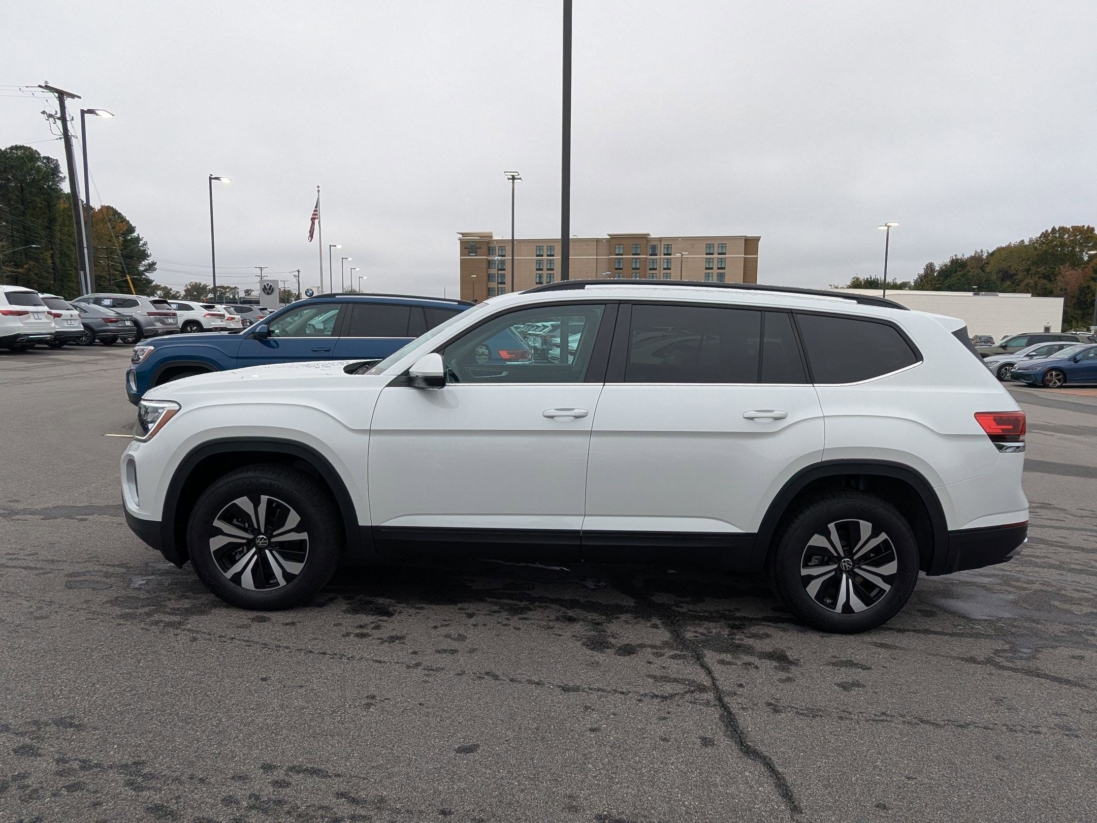 2026 Volkswagen Atlas SE - Photo 6