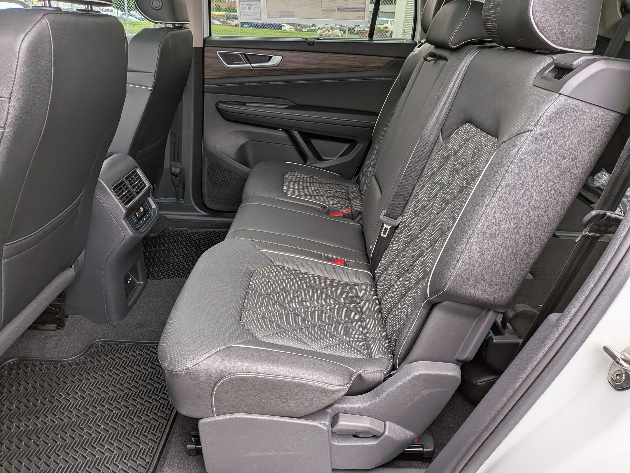 2026 Volkswagen Atlas SEL Premium R-Line - Photo 30