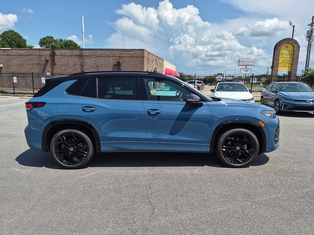 New 2026 Volkswagen Tiguan SE R-Line Black SE R-Line Black FWD